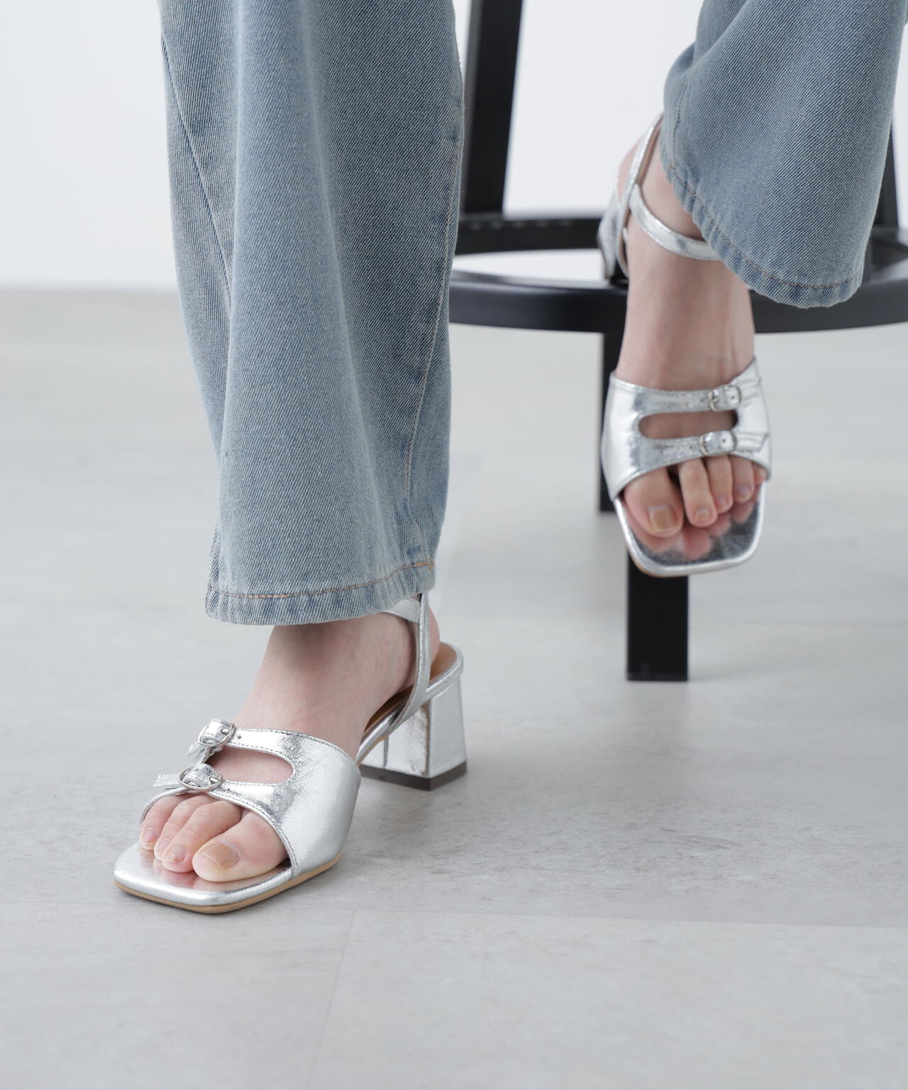 ミニバッグルサンダル