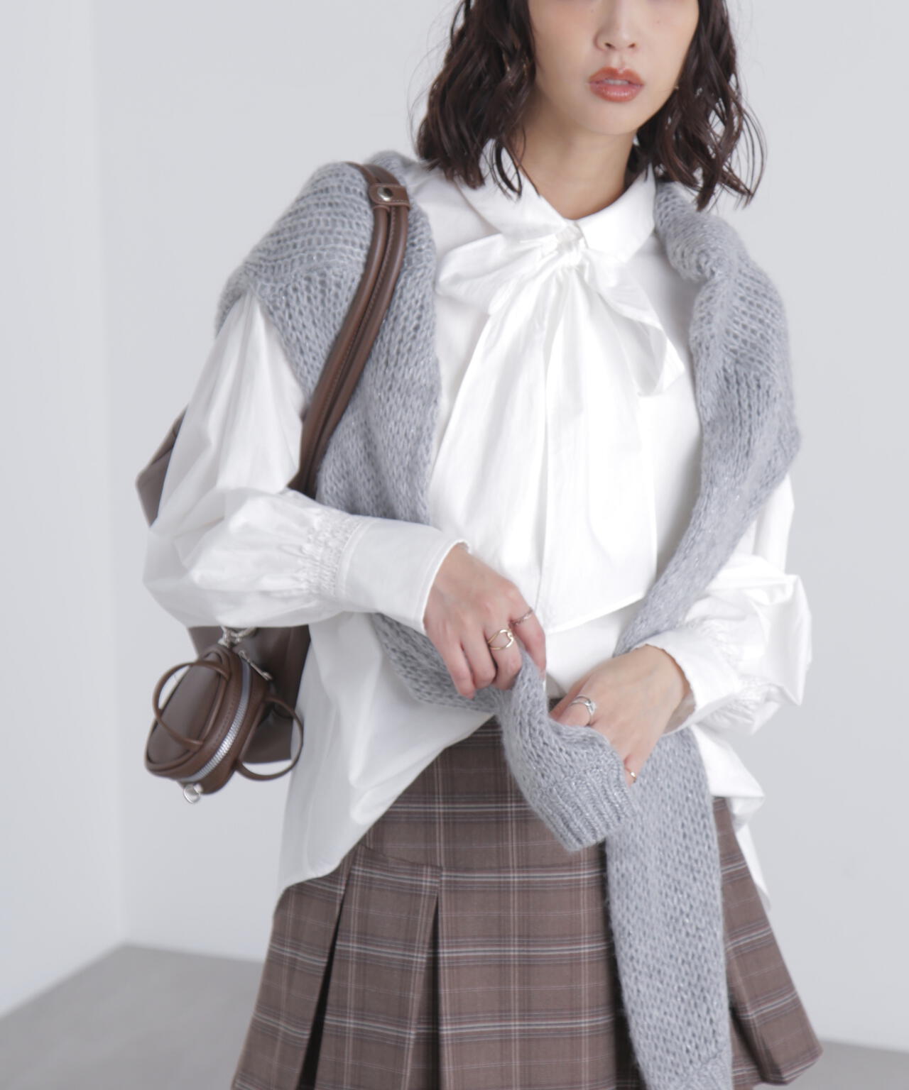 ボウタイ付きブラウス