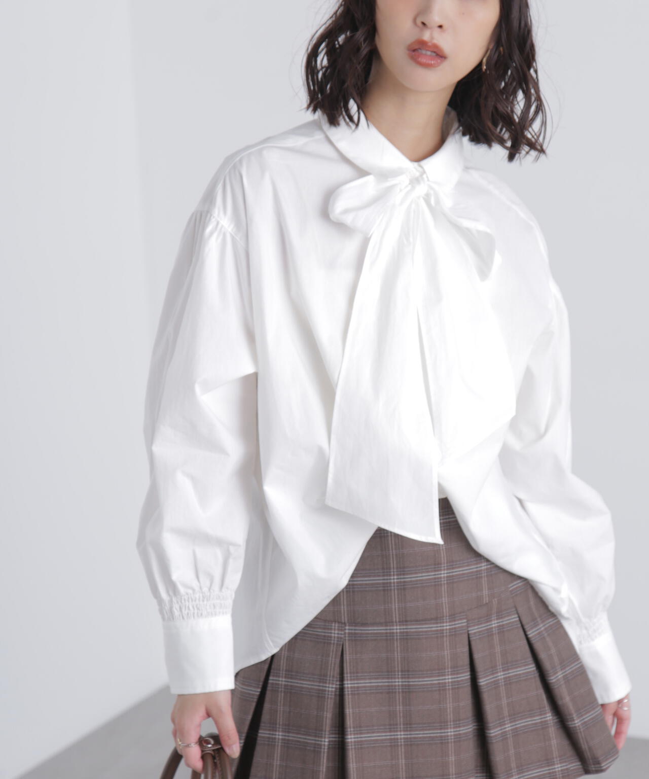 ボウタイ付きブラウス