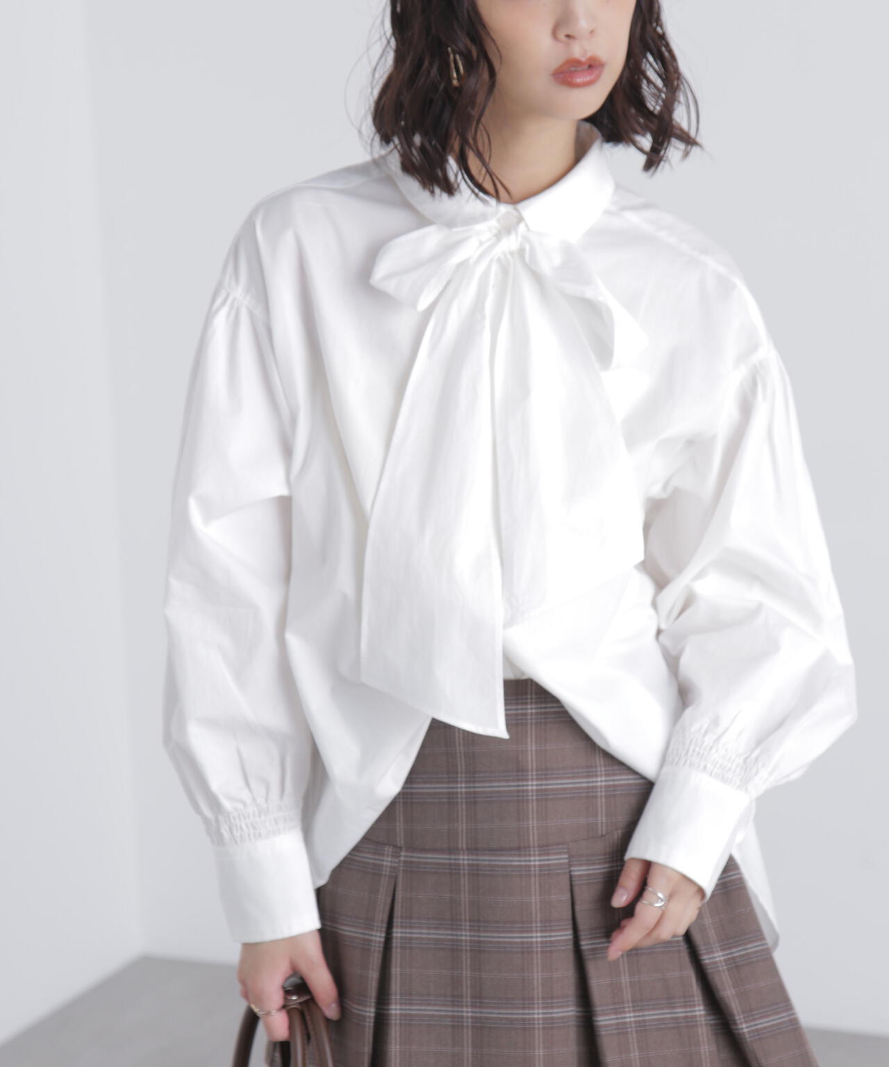 ボウタイ付きブラウス