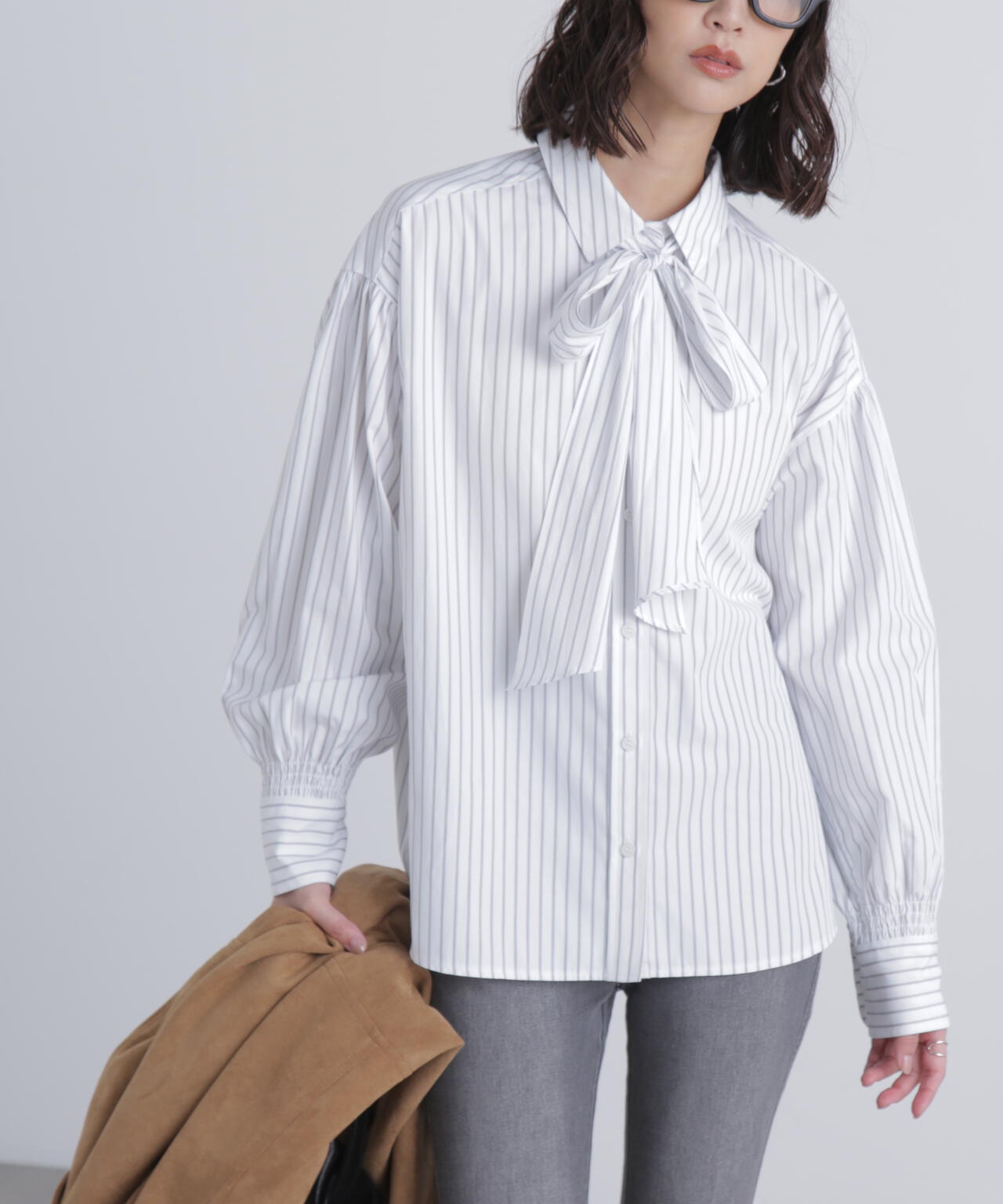 ボウタイ付きブラウス