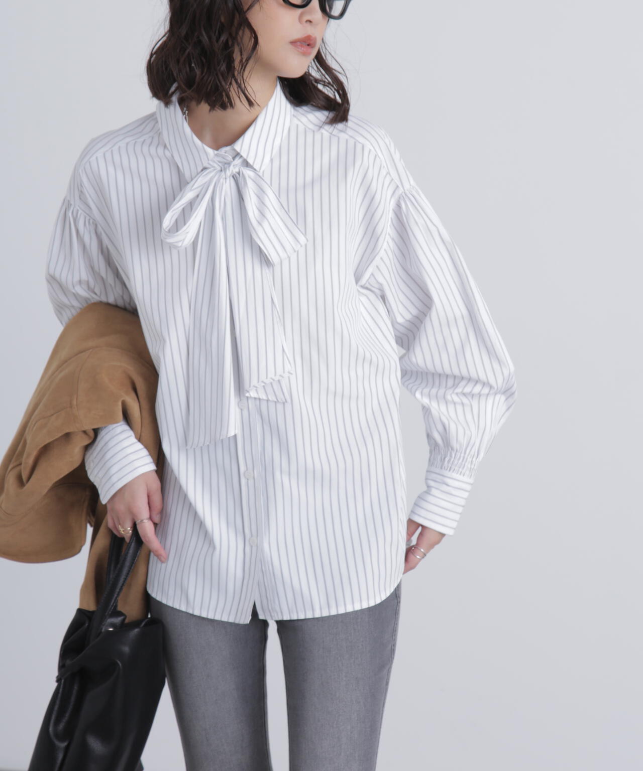 ボウタイ付きブラウス