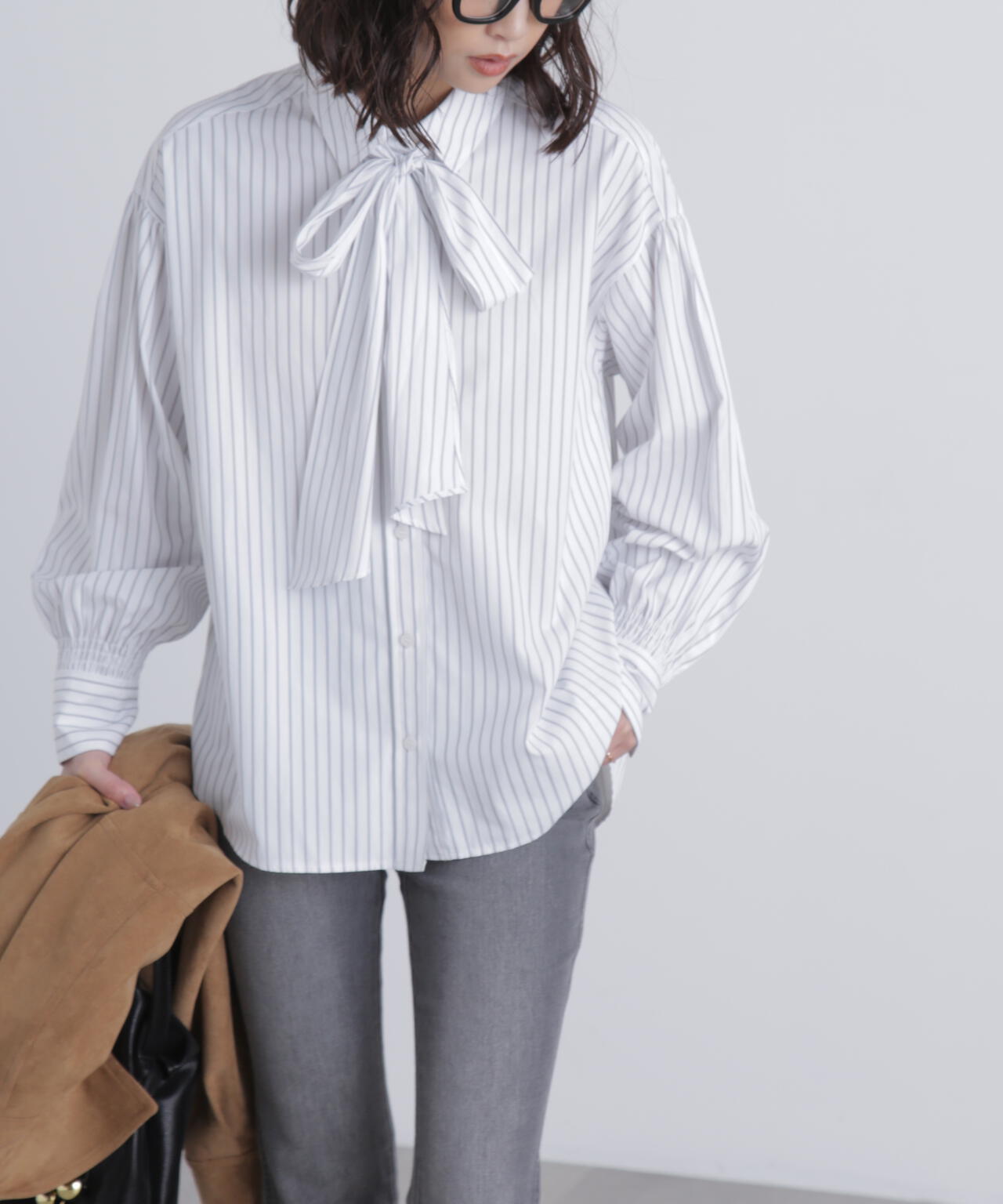 ボウタイ付きブラウス