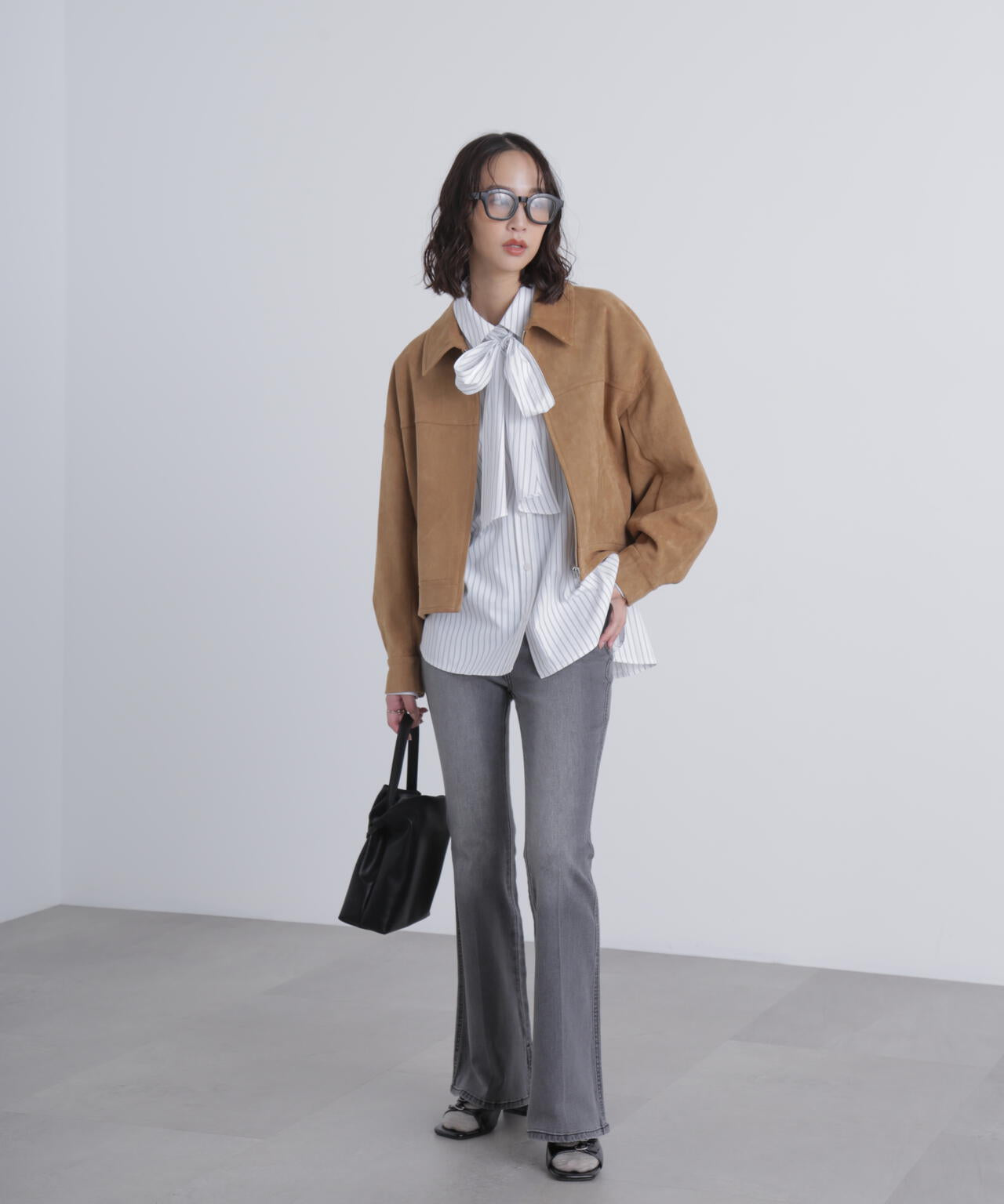 ボウタイ付きブラウス