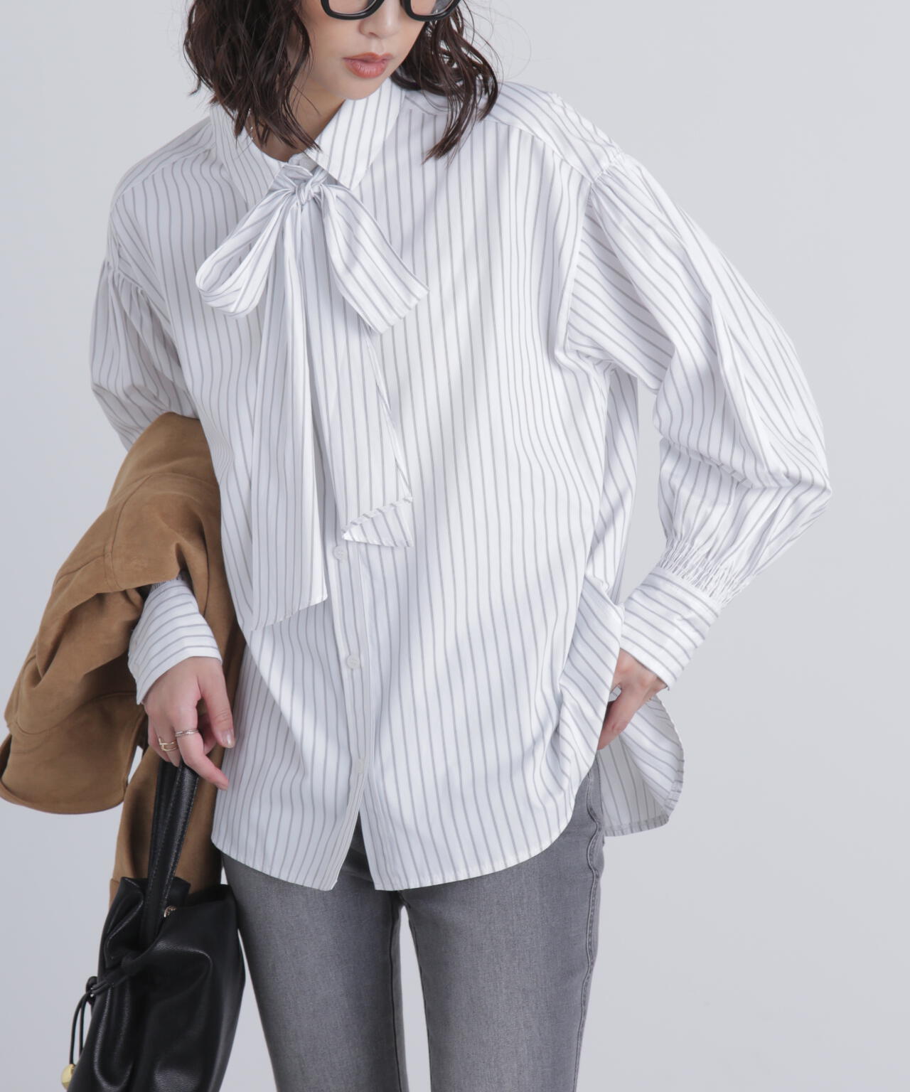 ボウタイ付きブラウス