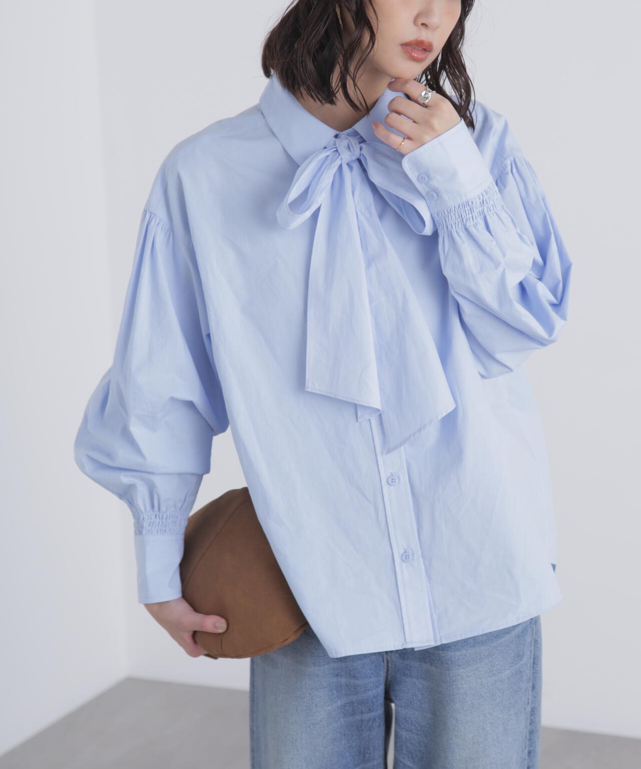 ボウタイ付きブラウス