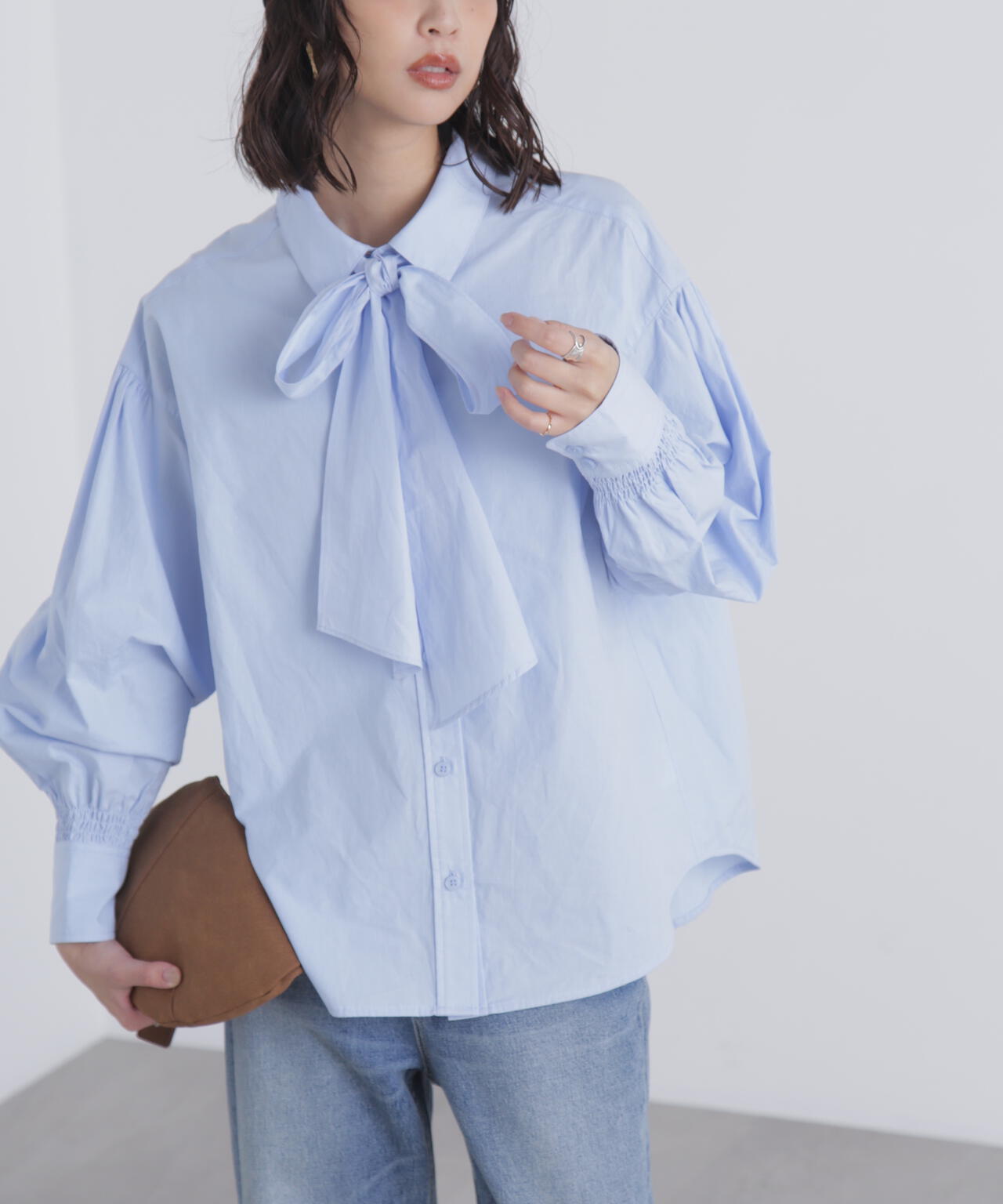 ボウタイ付きブラウス