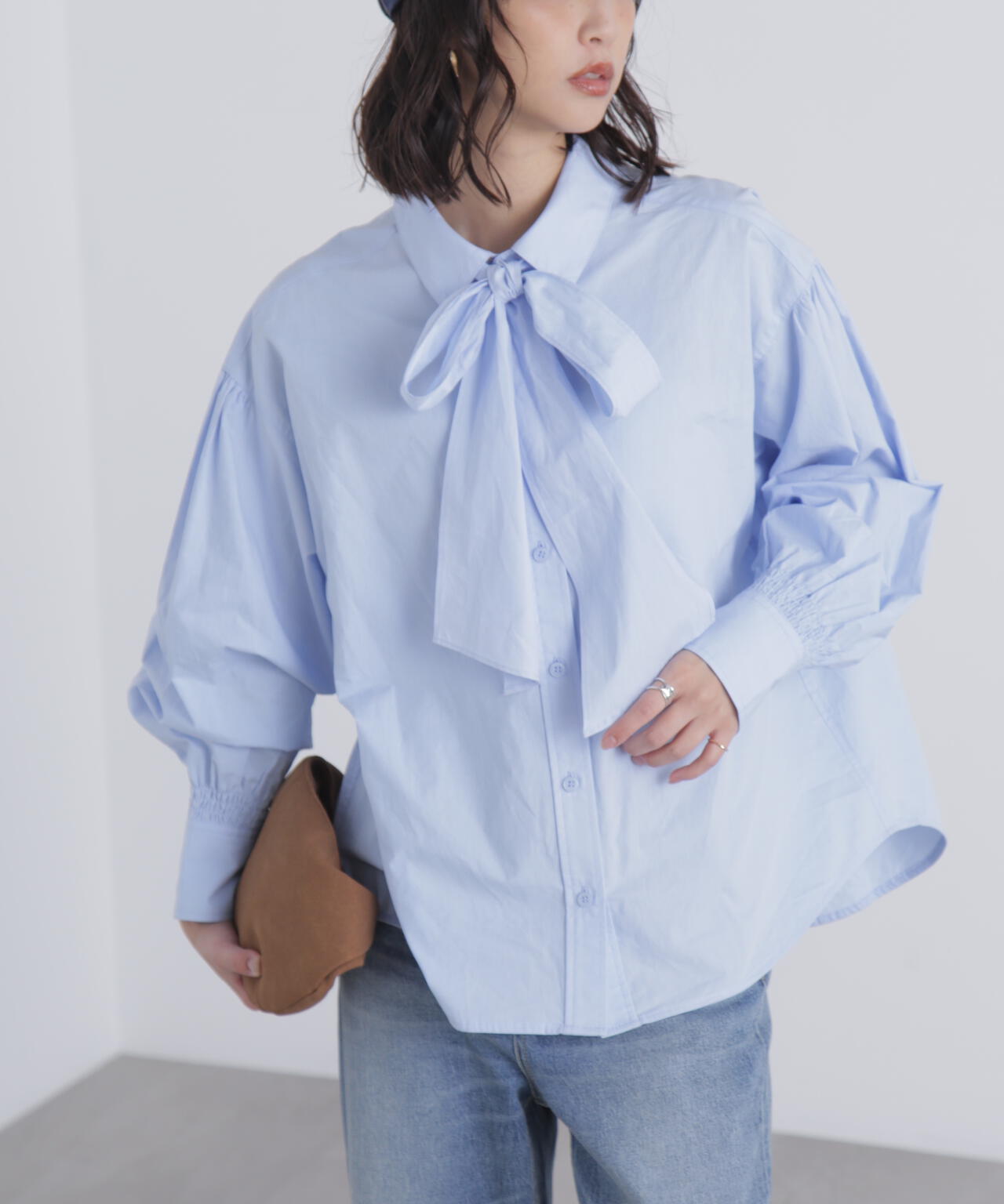 ボウタイ付きブラウス
