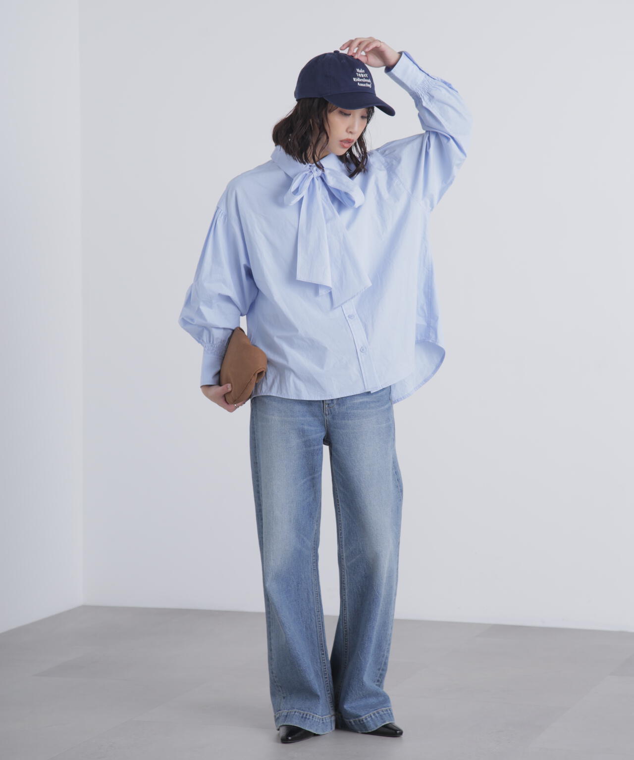 ボウタイ付きブラウス