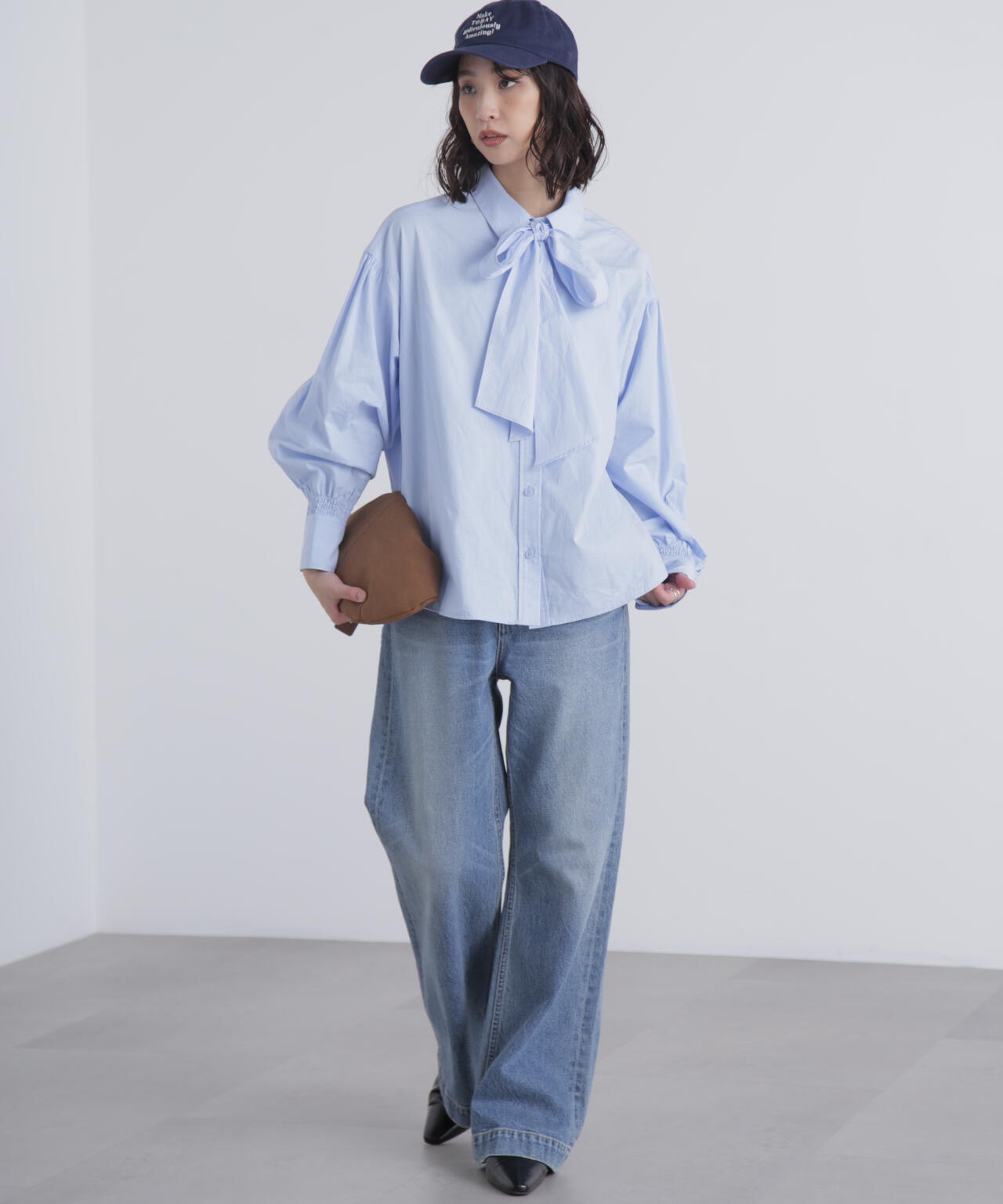 ボウタイ付きブラウス