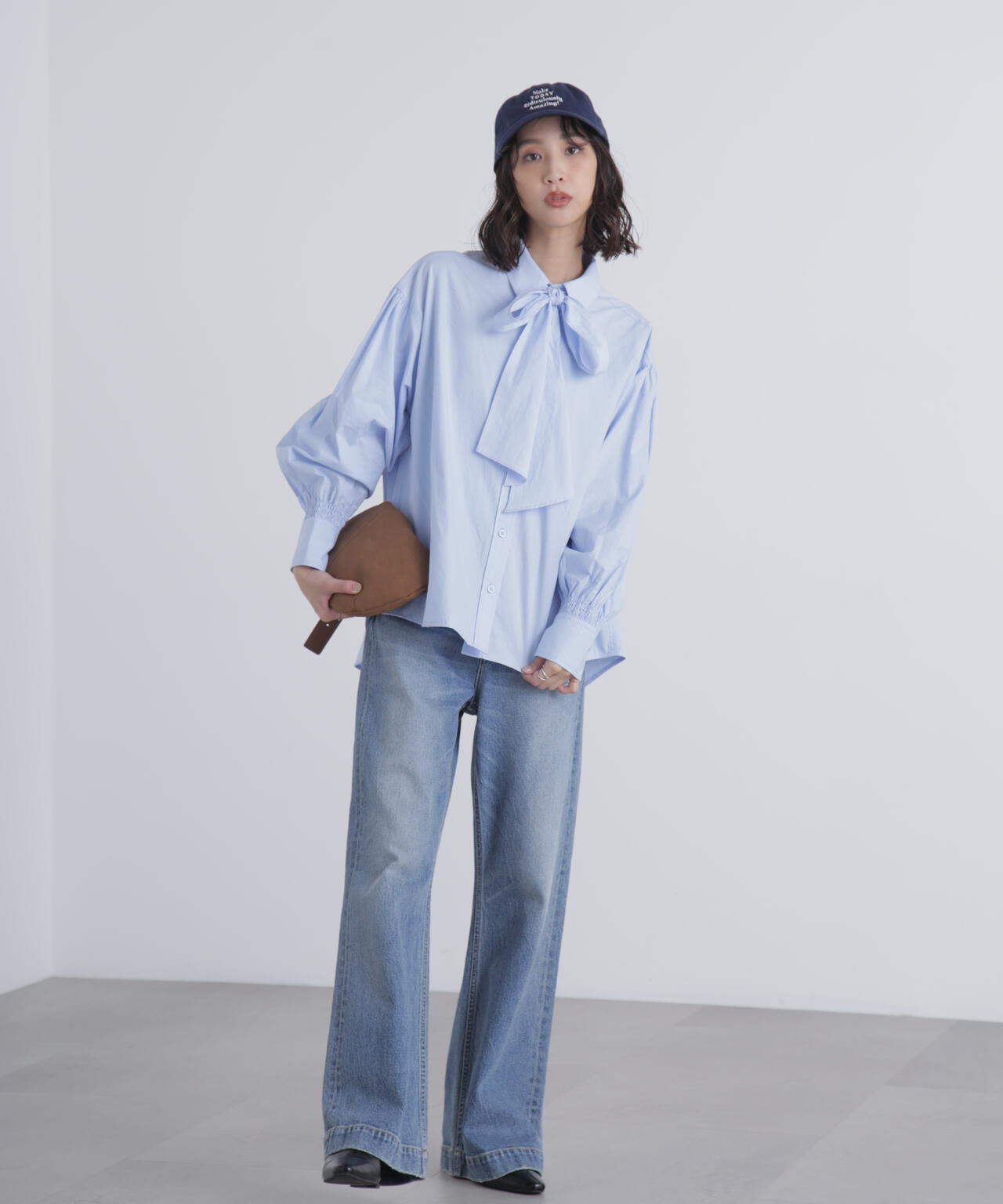 ボウタイ付きブラウス