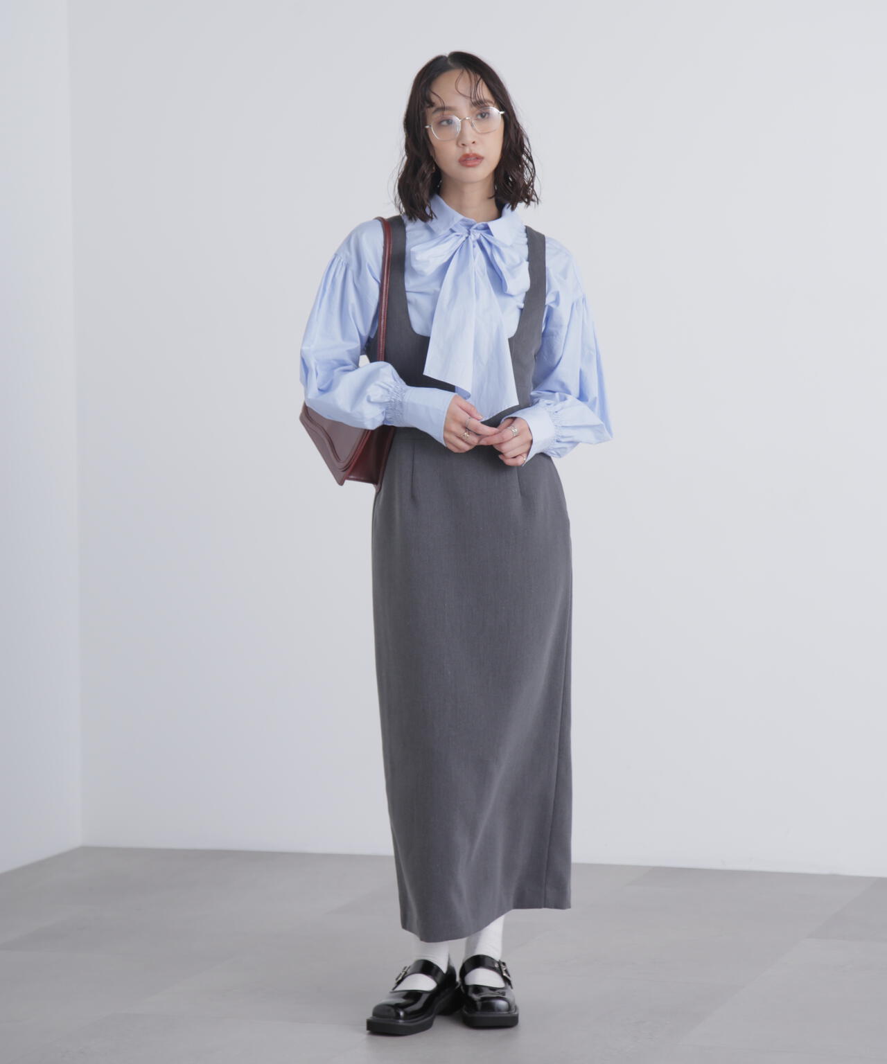 ボウタイ付きブラウス