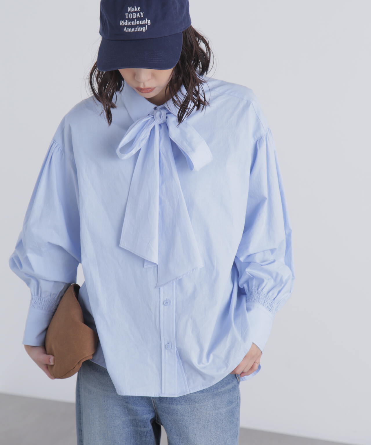 ボウタイ付きブラウス