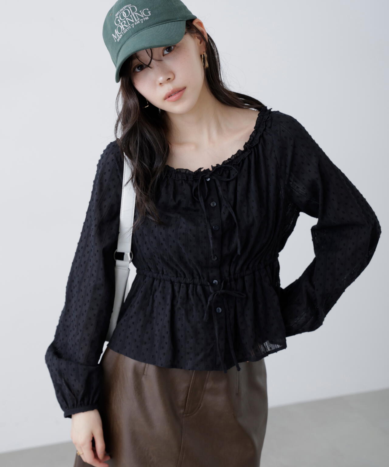 コットンレースペプラムブラウス