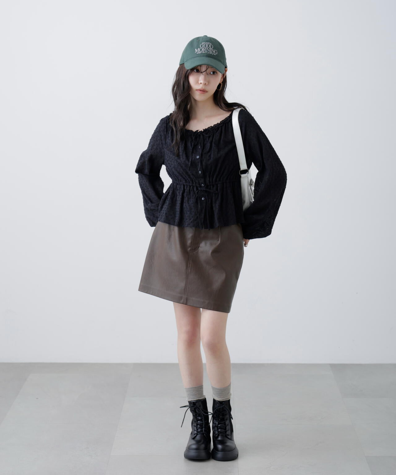 コットンレースペプラムブラウス