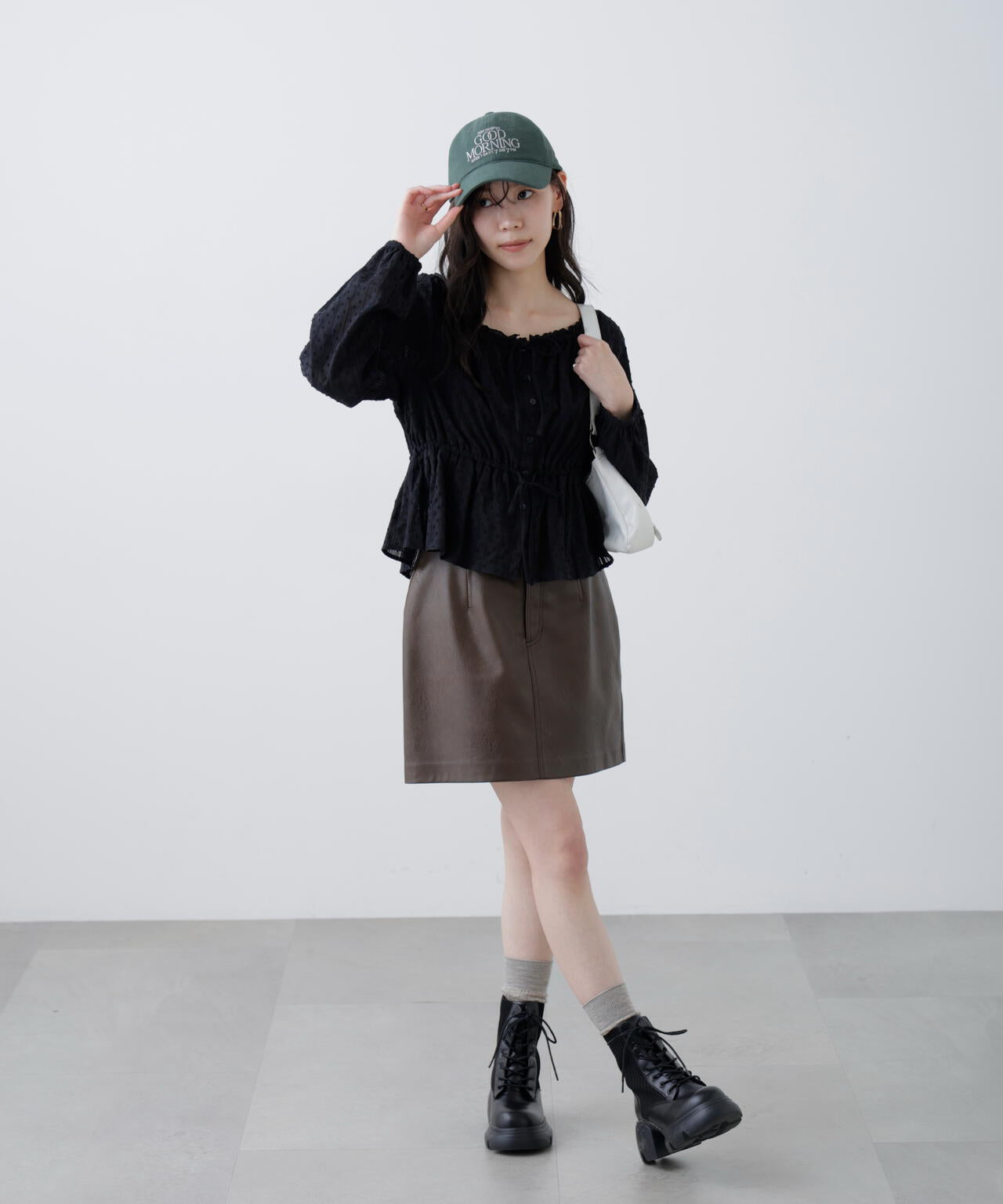 コットンレースペプラムブラウス