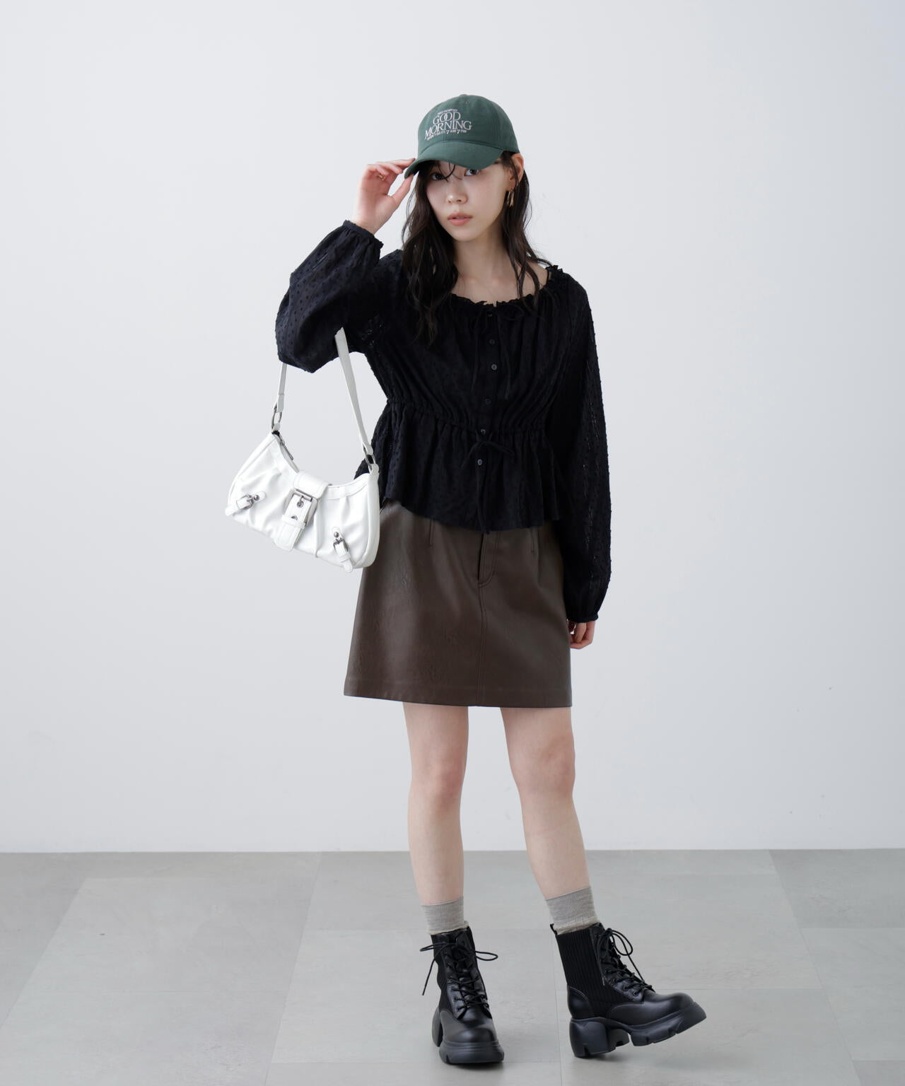 コットンレースペプラムブラウス