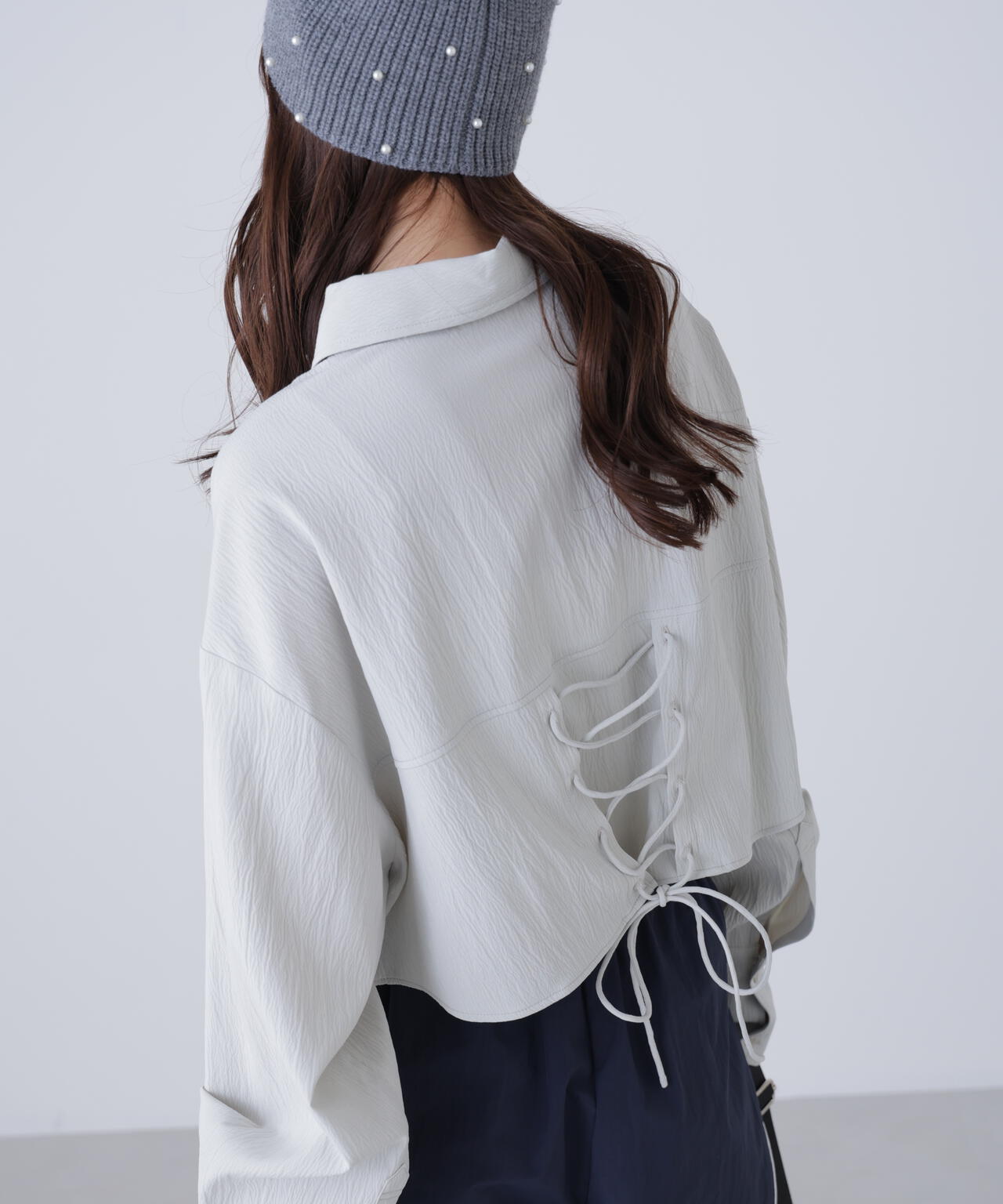 バックレースアップショート丈シャツ