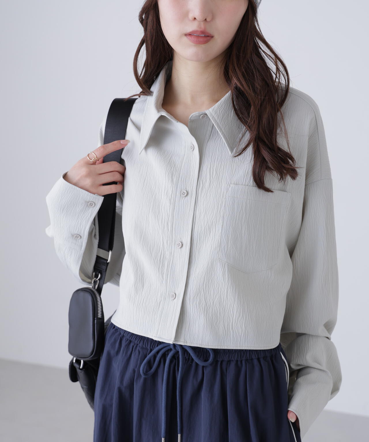 バックレースアップショート丈シャツ