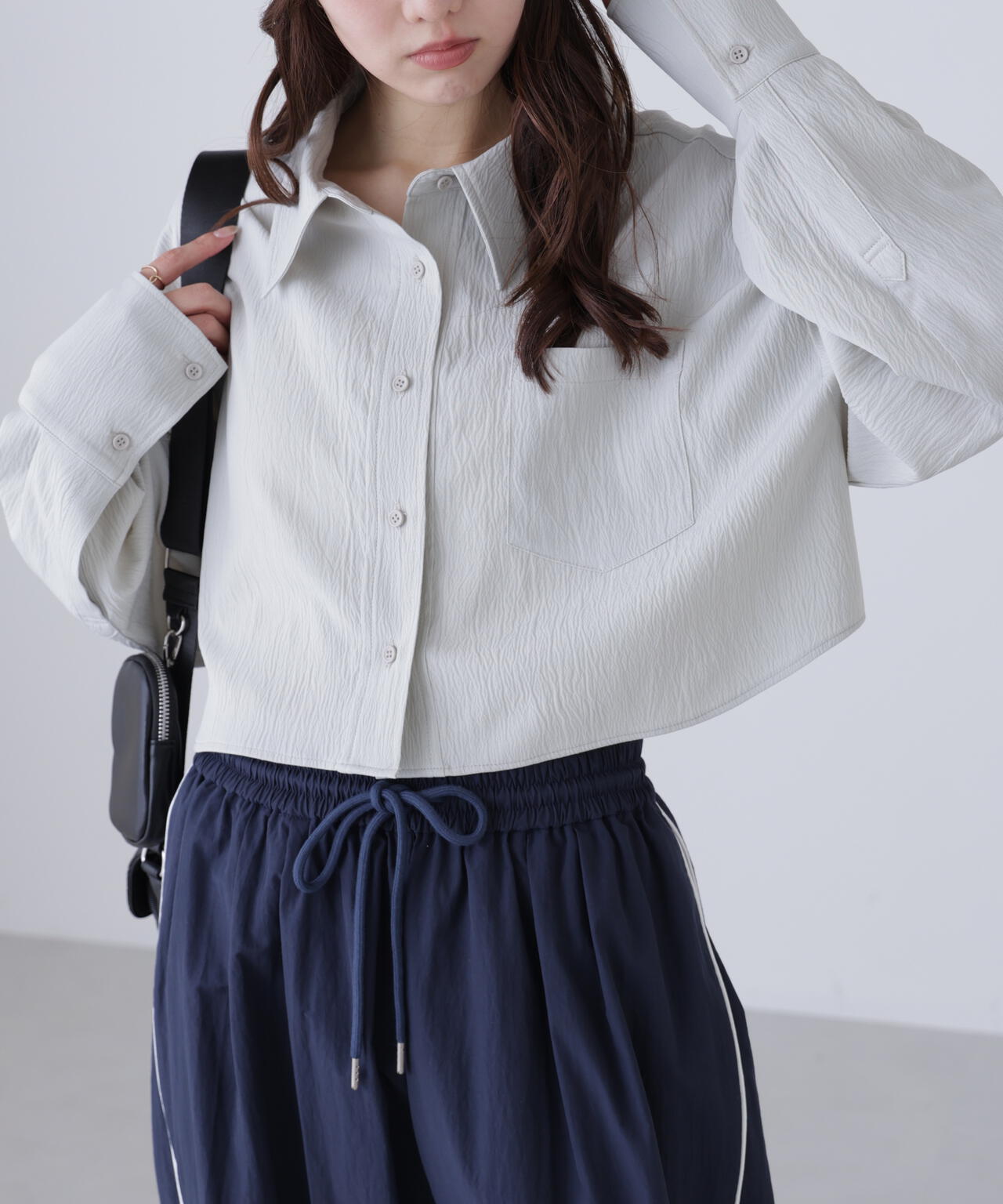 バックレースアップショート丈シャツ