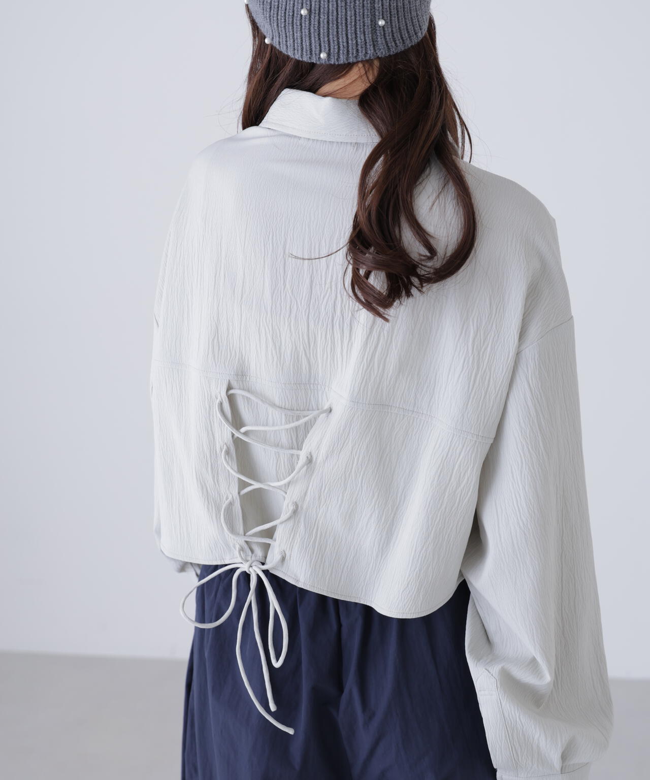 バックレースアップショート丈シャツ