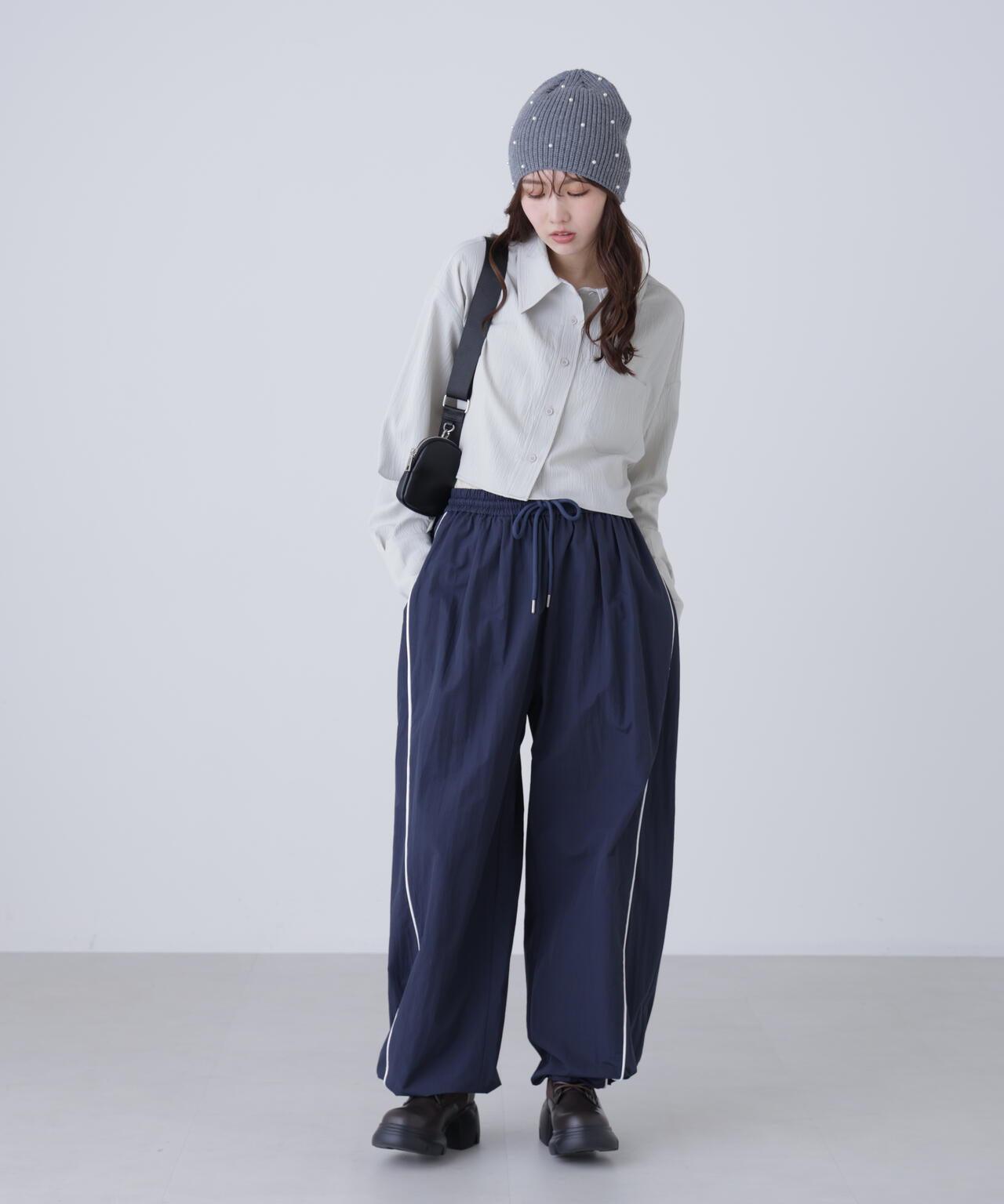 バックレースアップショート丈シャツ