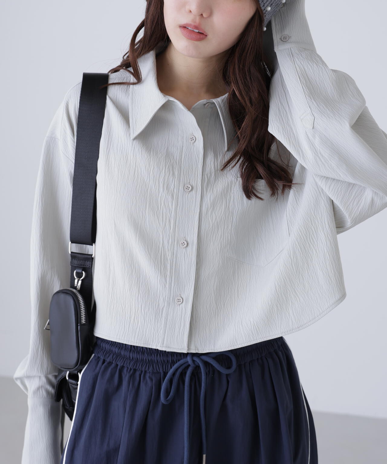 バックレースアップショート丈シャツ