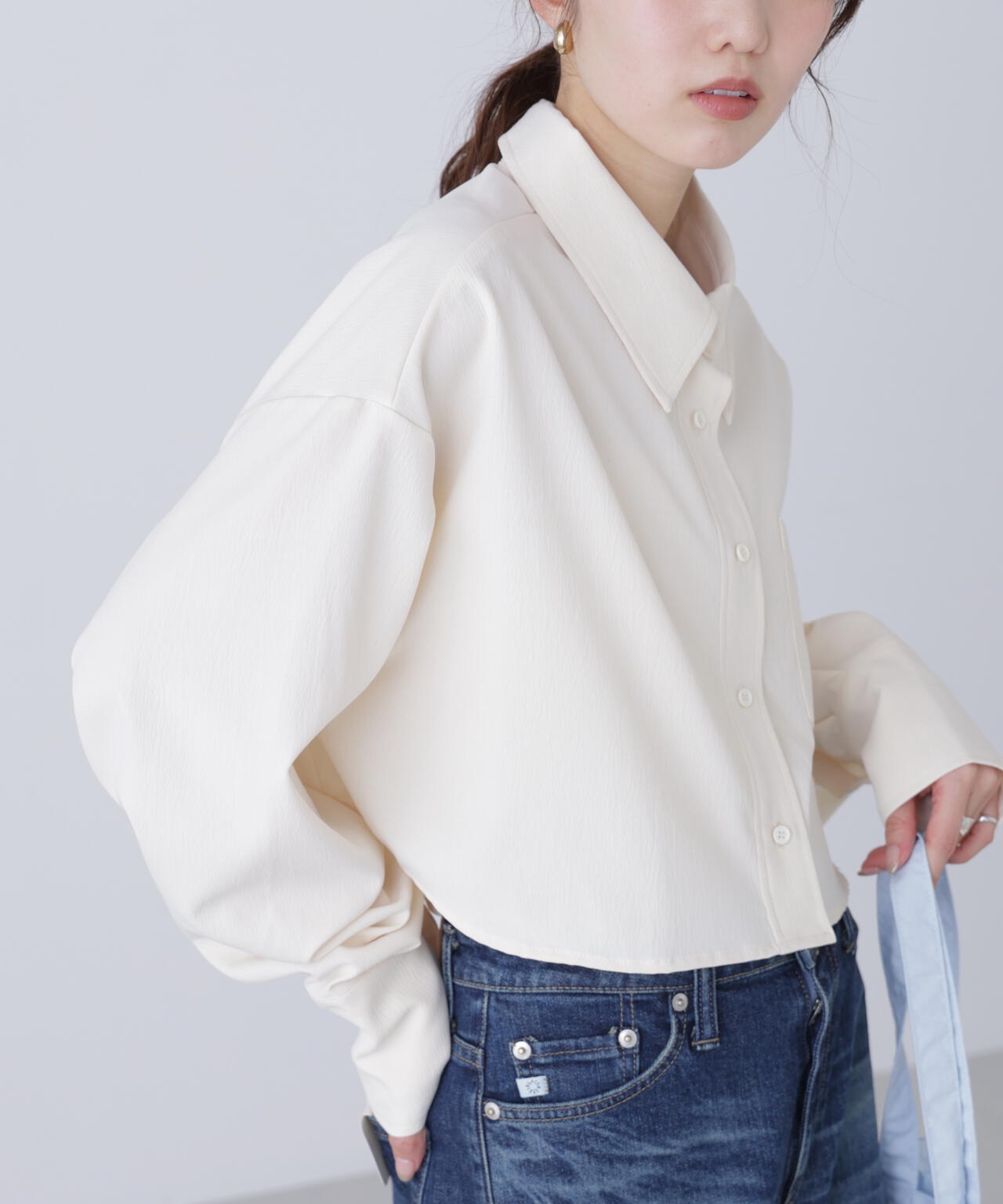 バックレースアップショート丈シャツ