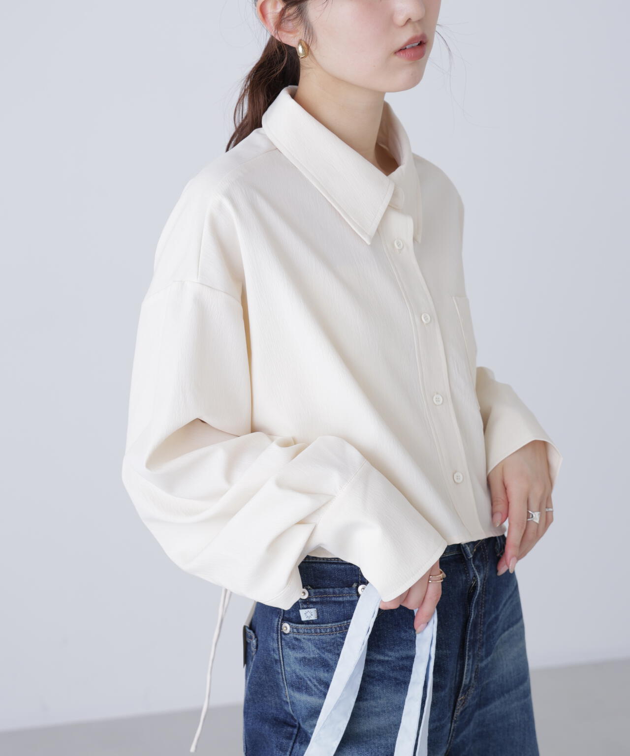 バックレースアップショート丈シャツ