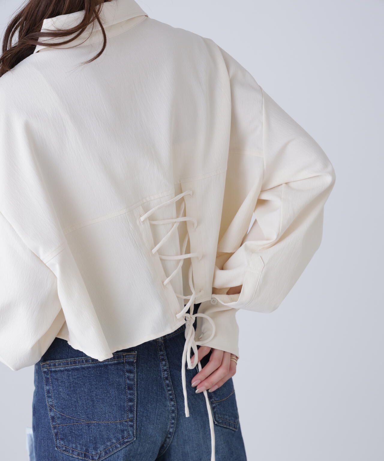 バックレースアップショート丈シャツ