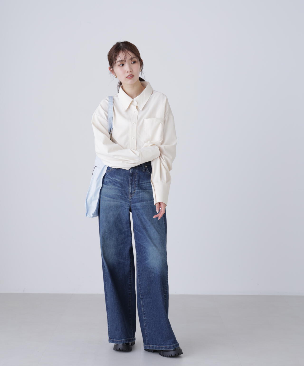 バックレースアップショート丈シャツ