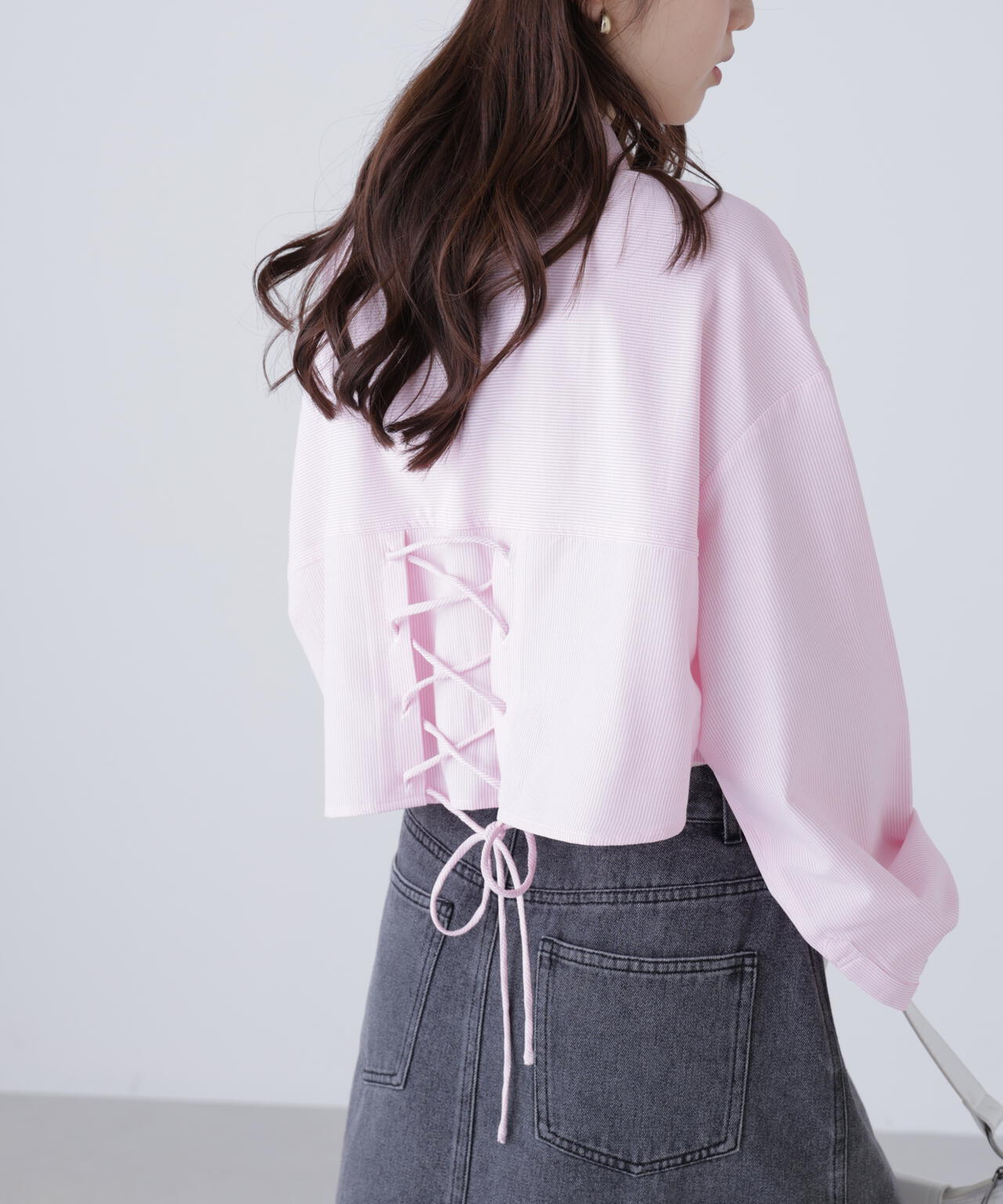 バックレースアップショート丈シャツ