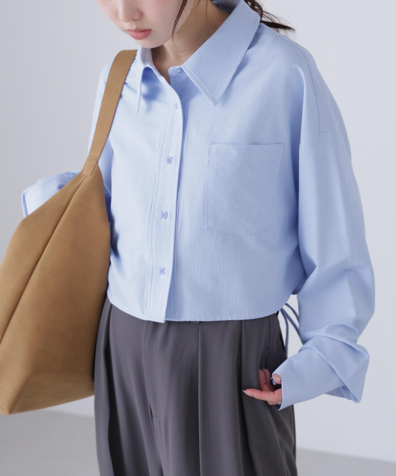 バックレースアップショート丈シャツ