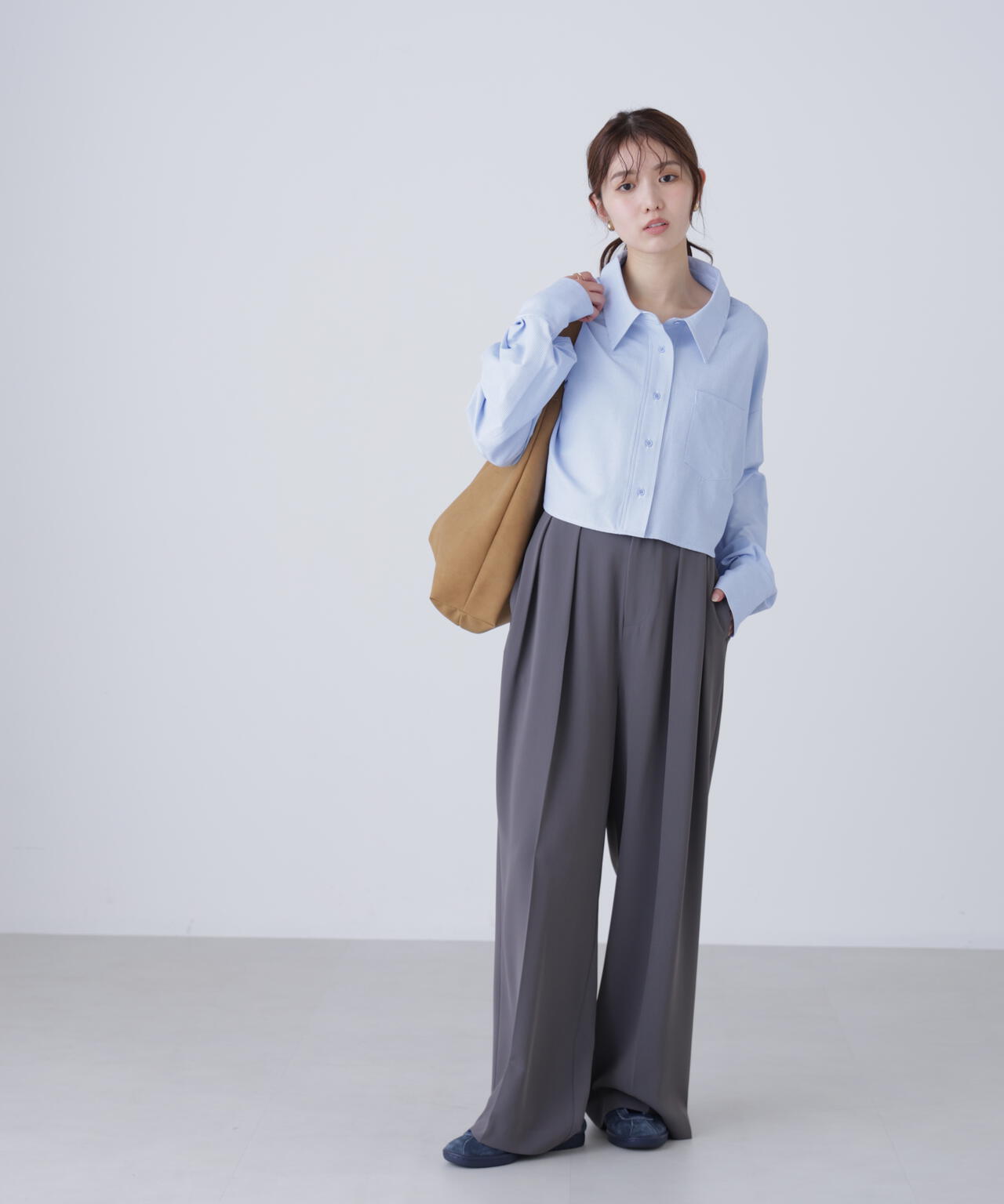 バックレースアップショート丈シャツ