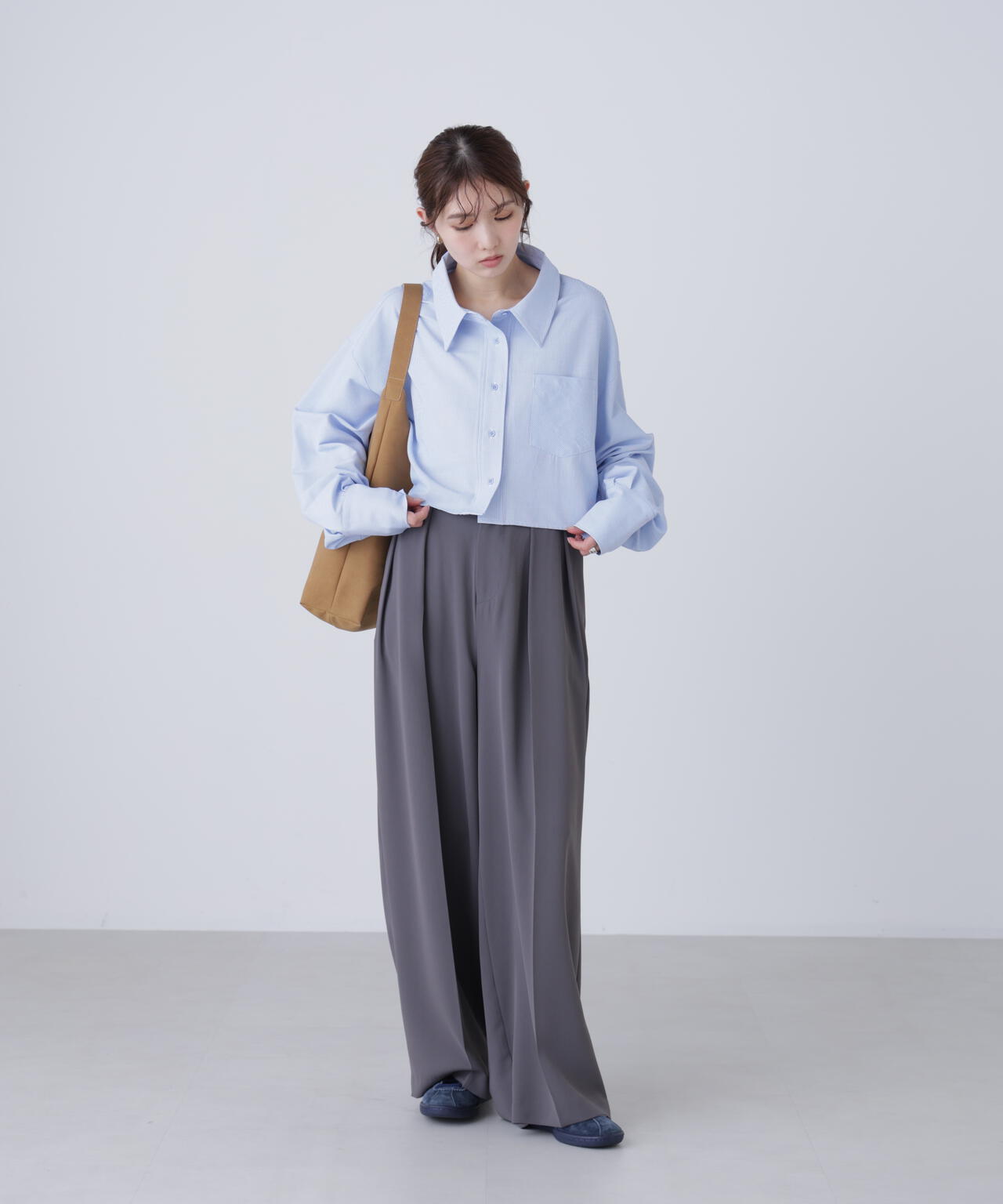 バックレースアップショート丈シャツ