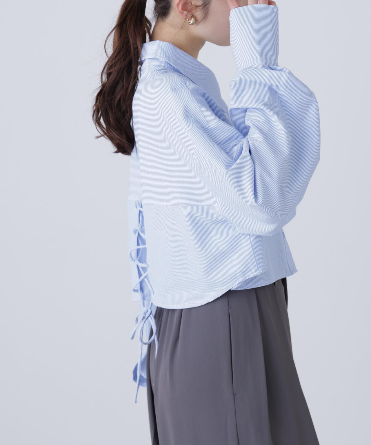 バックレースアップショート丈シャツ