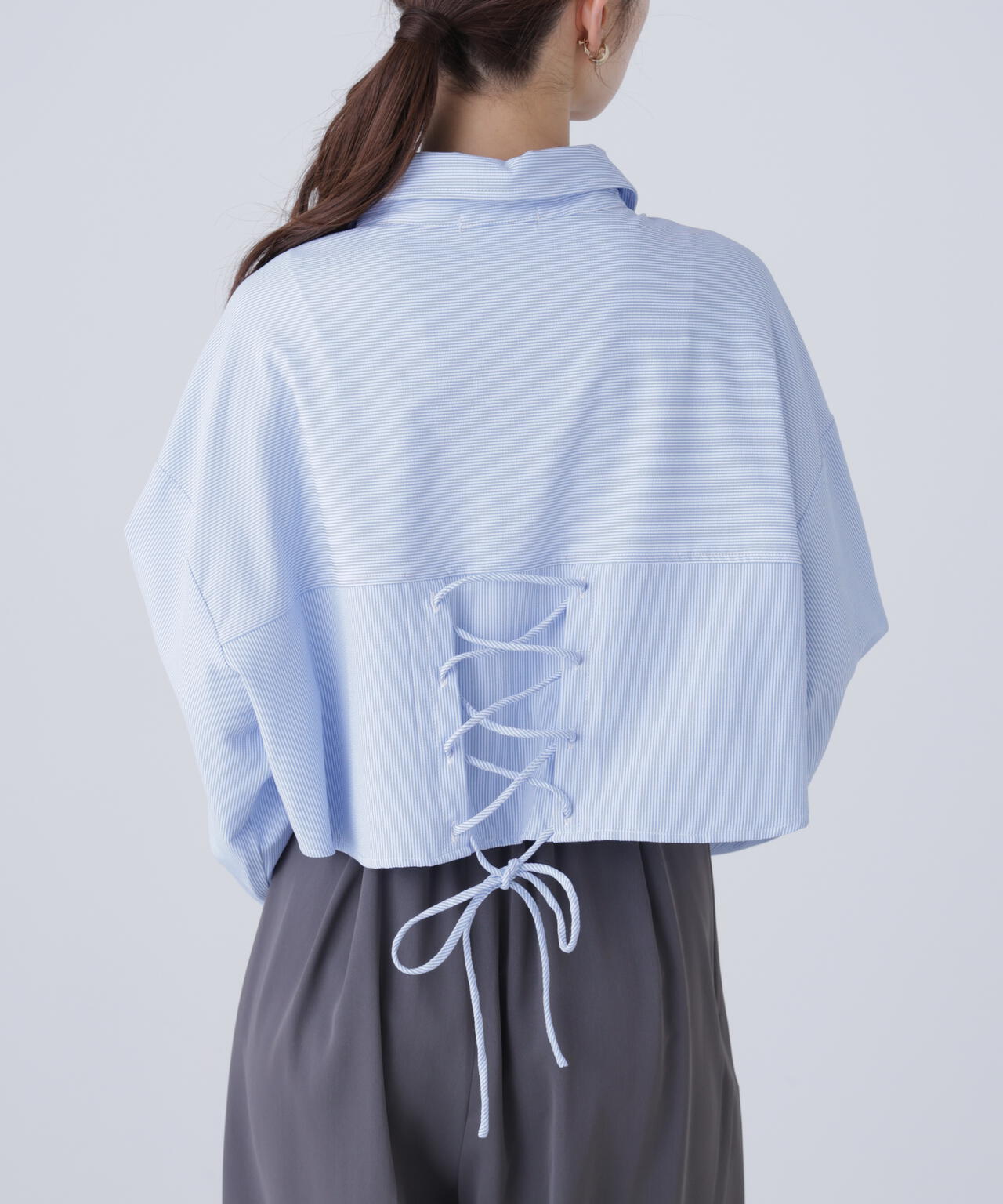 バックレースアップショート丈シャツ
