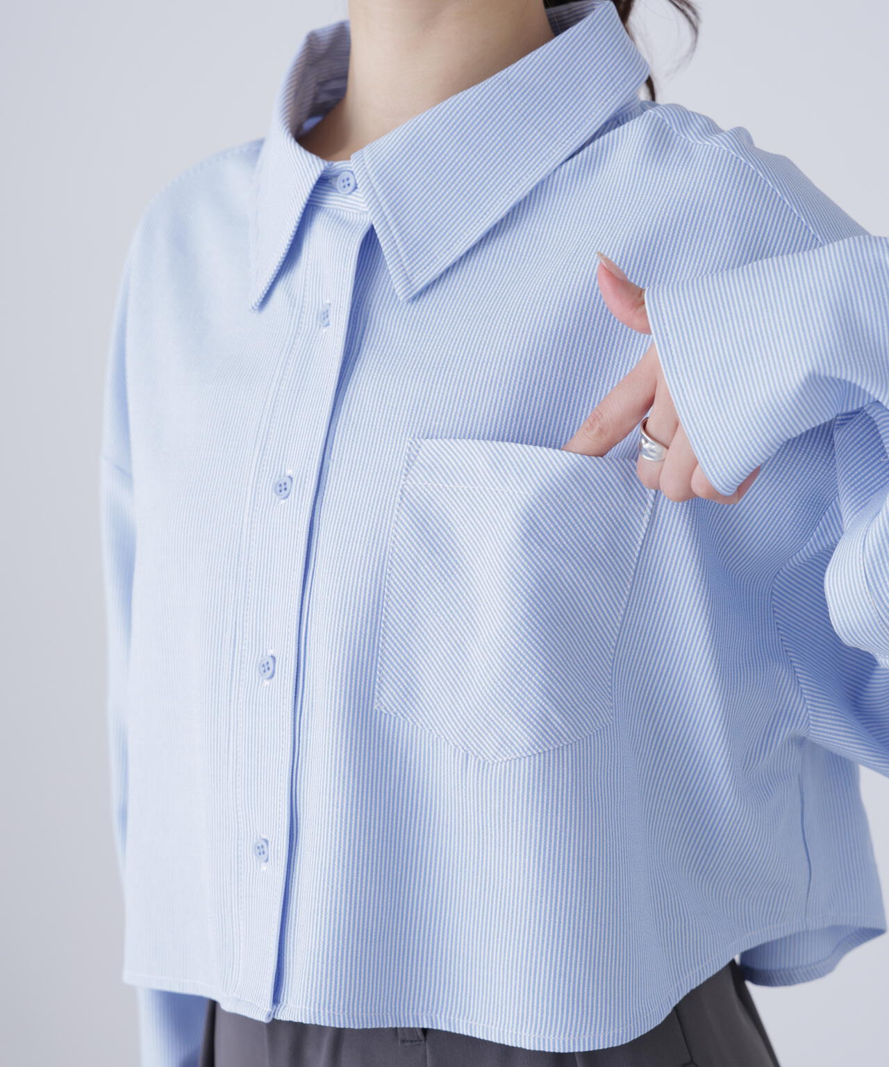 バックレースアップショート丈シャツ