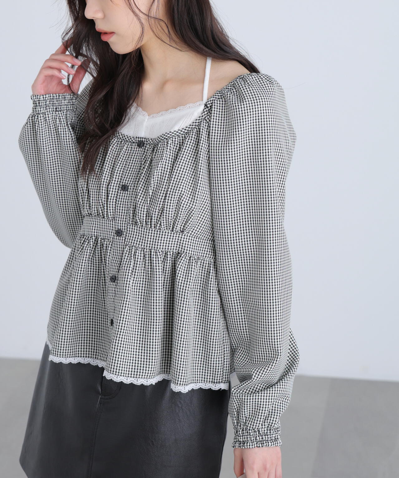 レイヤード風ギンガムチェックペプラムブラウス