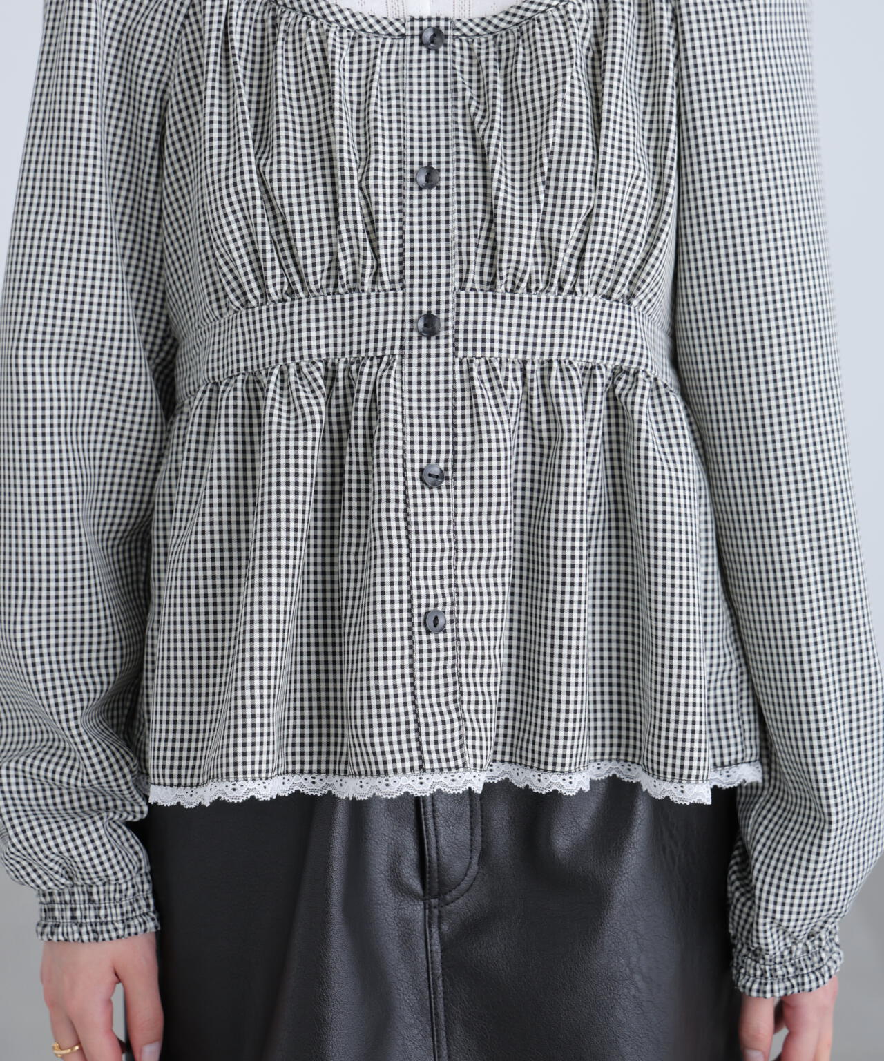 レイヤード風ギンガムチェックペプラムブラウス