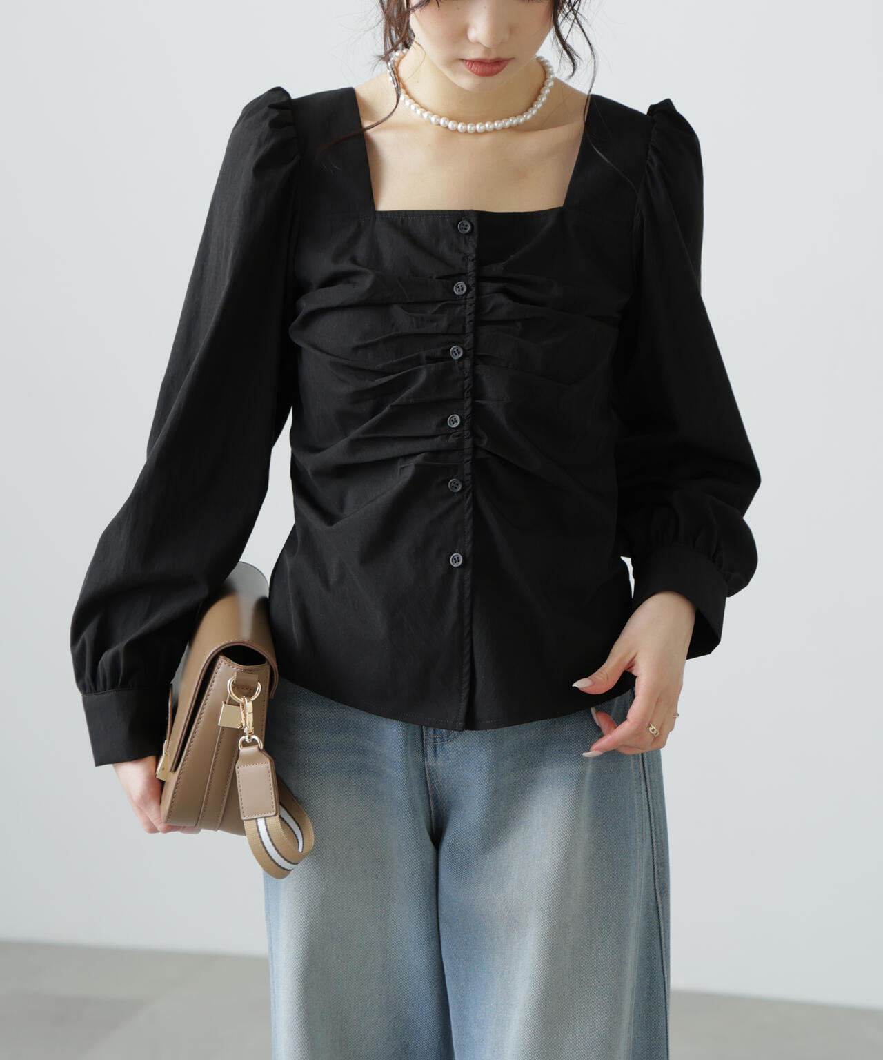フロントギャザースクエアネックブラウス