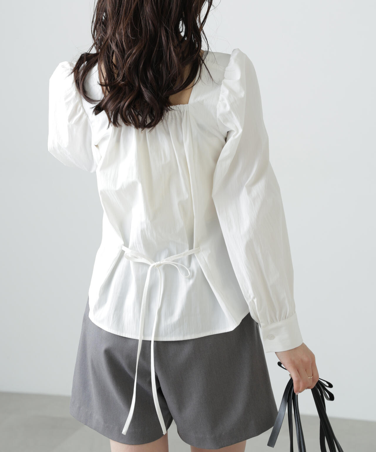 フロントギャザースクエアネックブラウス