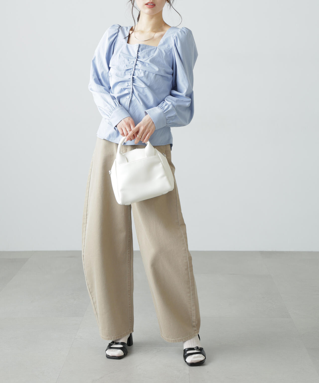 フロントギャザースクエアネックブラウス