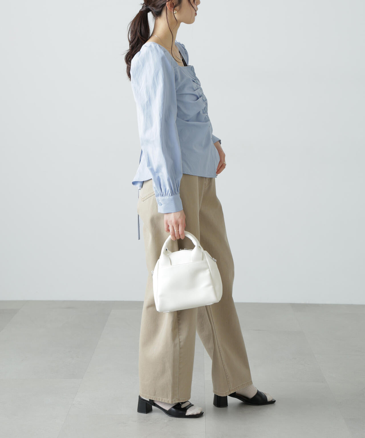 フロントギャザースクエアネックブラウス