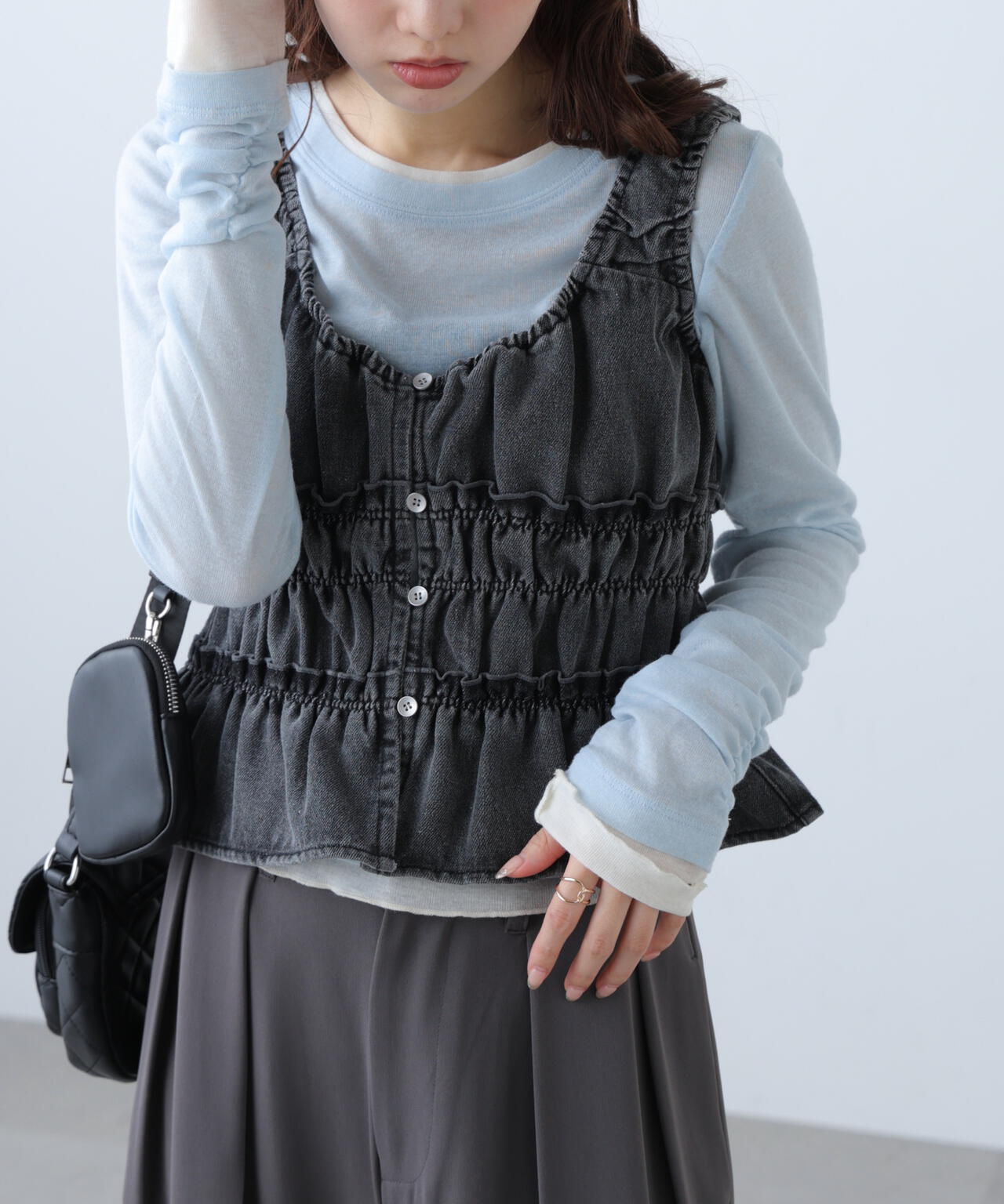 シャーリングデニムビスチェ