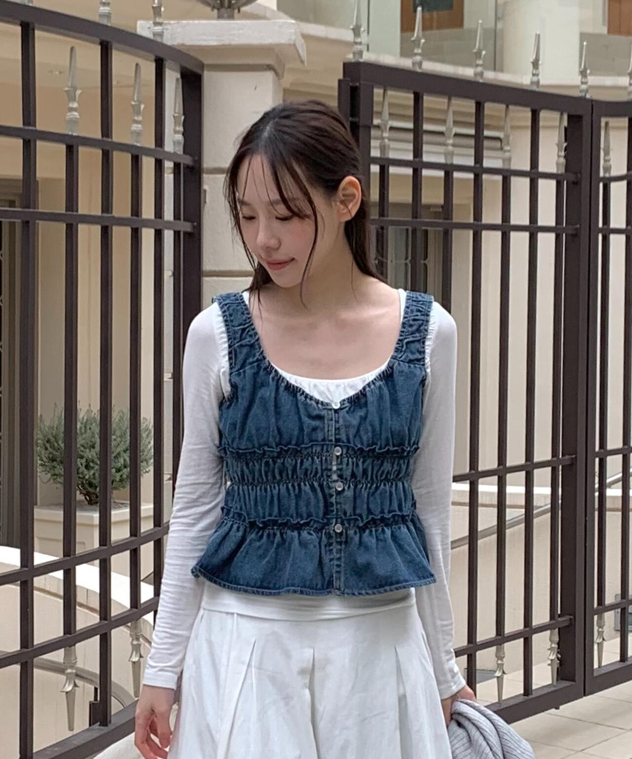 シャーリングデニムビスチェ