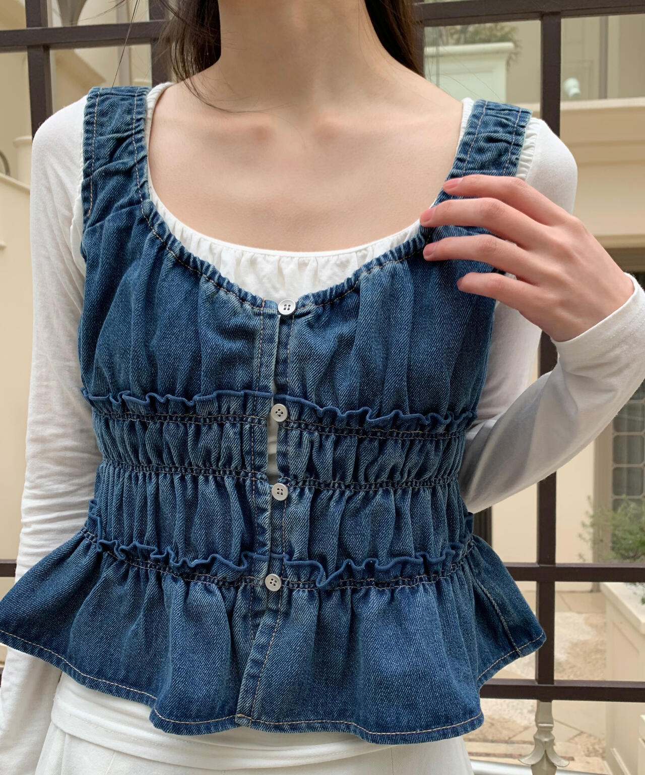 シャーリングデニムビスチェ