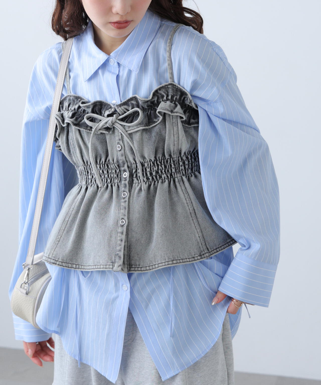 【6/12 10:00~6/15 Special Coupon 対象商品】フリルデニムビスチェ