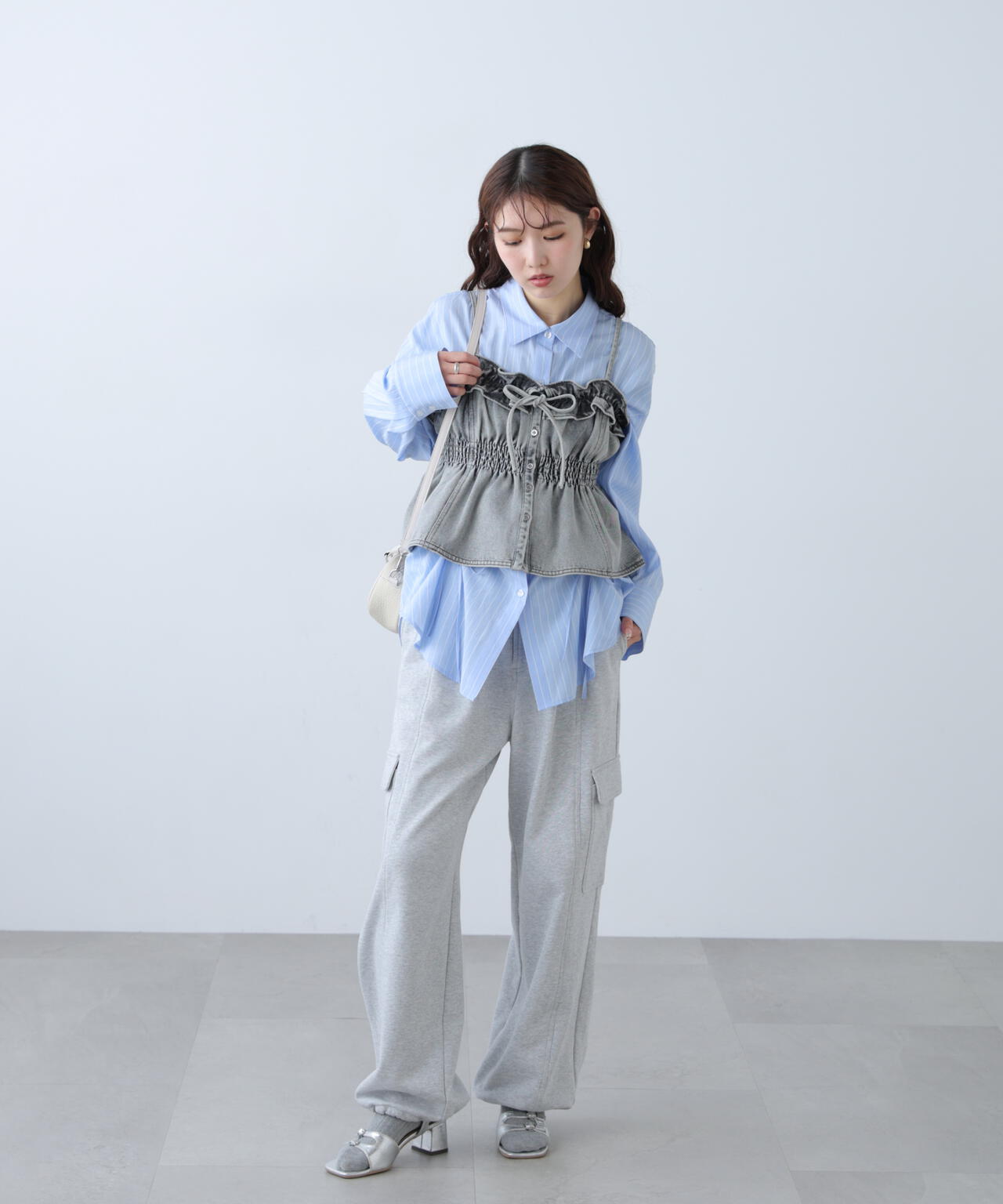 【6/12 10:00~6/15 Special Coupon 対象商品】フリルデニムビスチェ