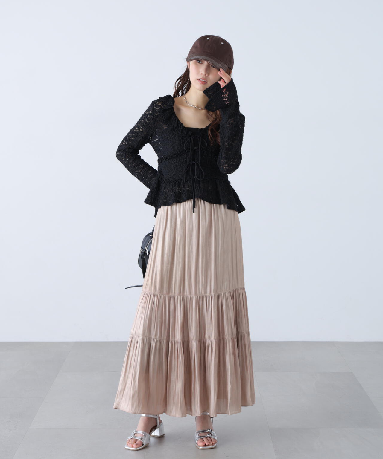 前開きレースブラウス